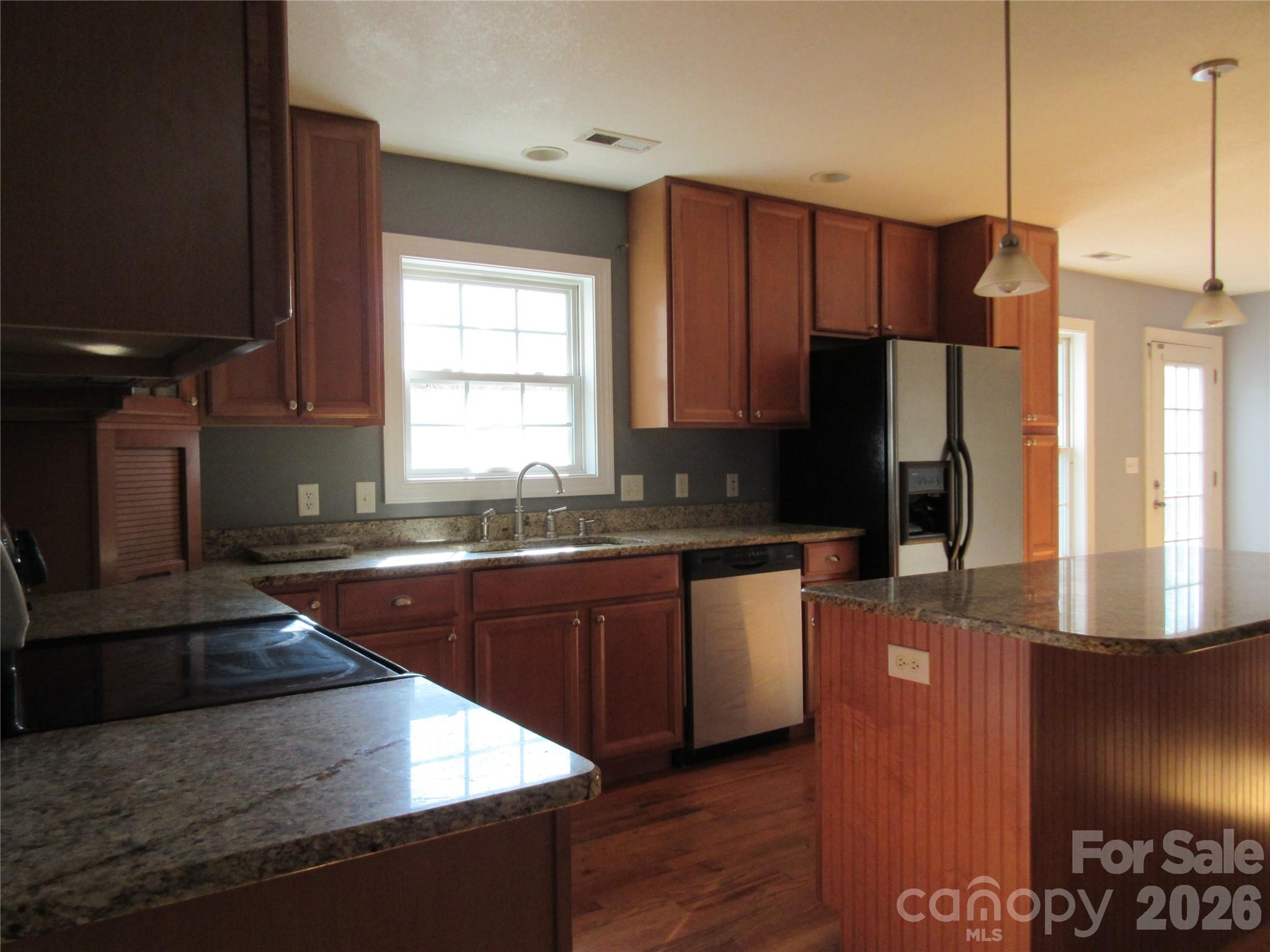 618 Brook Knoll Circle — Weaverville