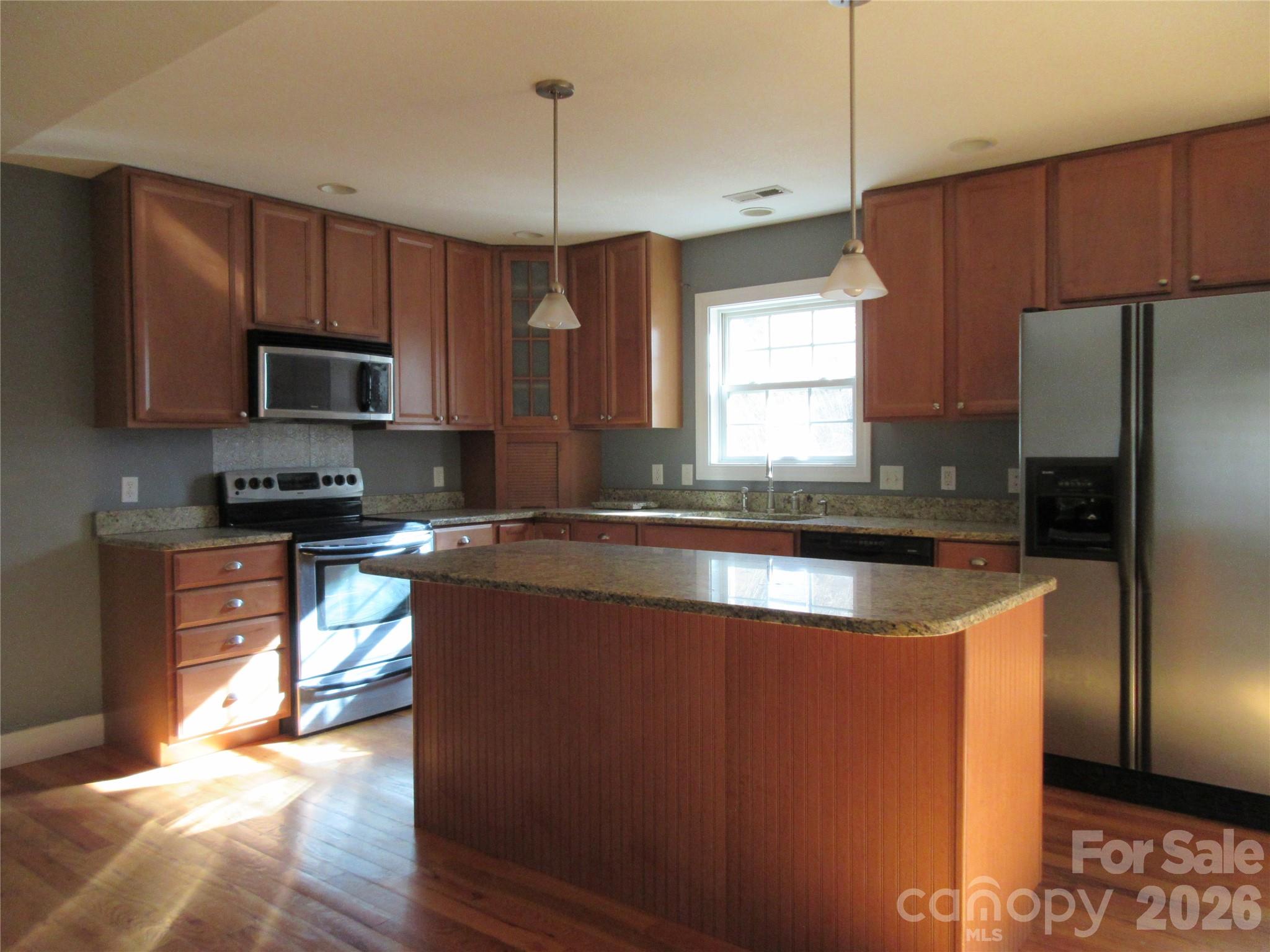 618 Brook Knoll Circle — Weaverville