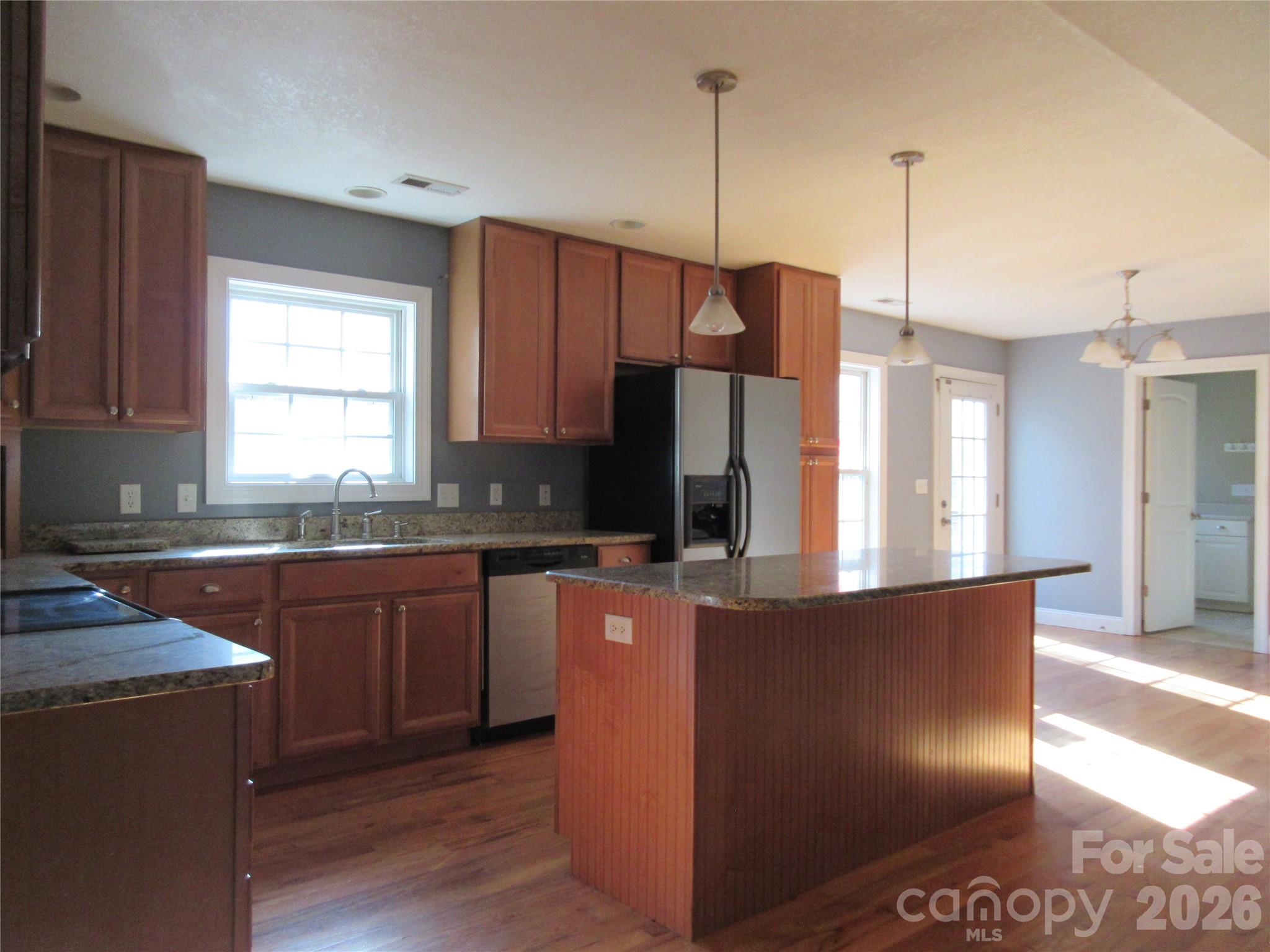 618 Brook Knoll Circle — Weaverville