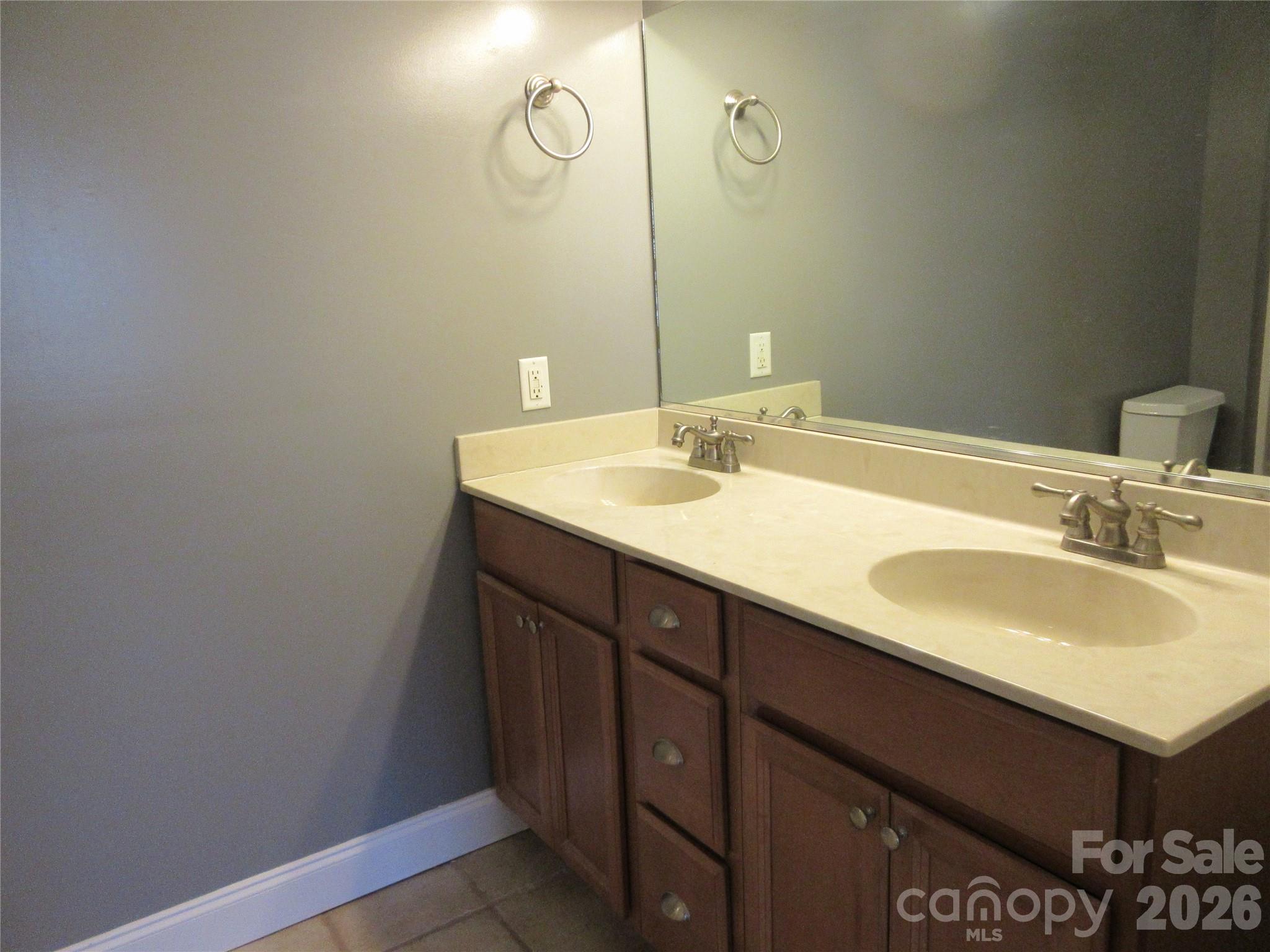 618 Brook Knoll Circle — Weaverville