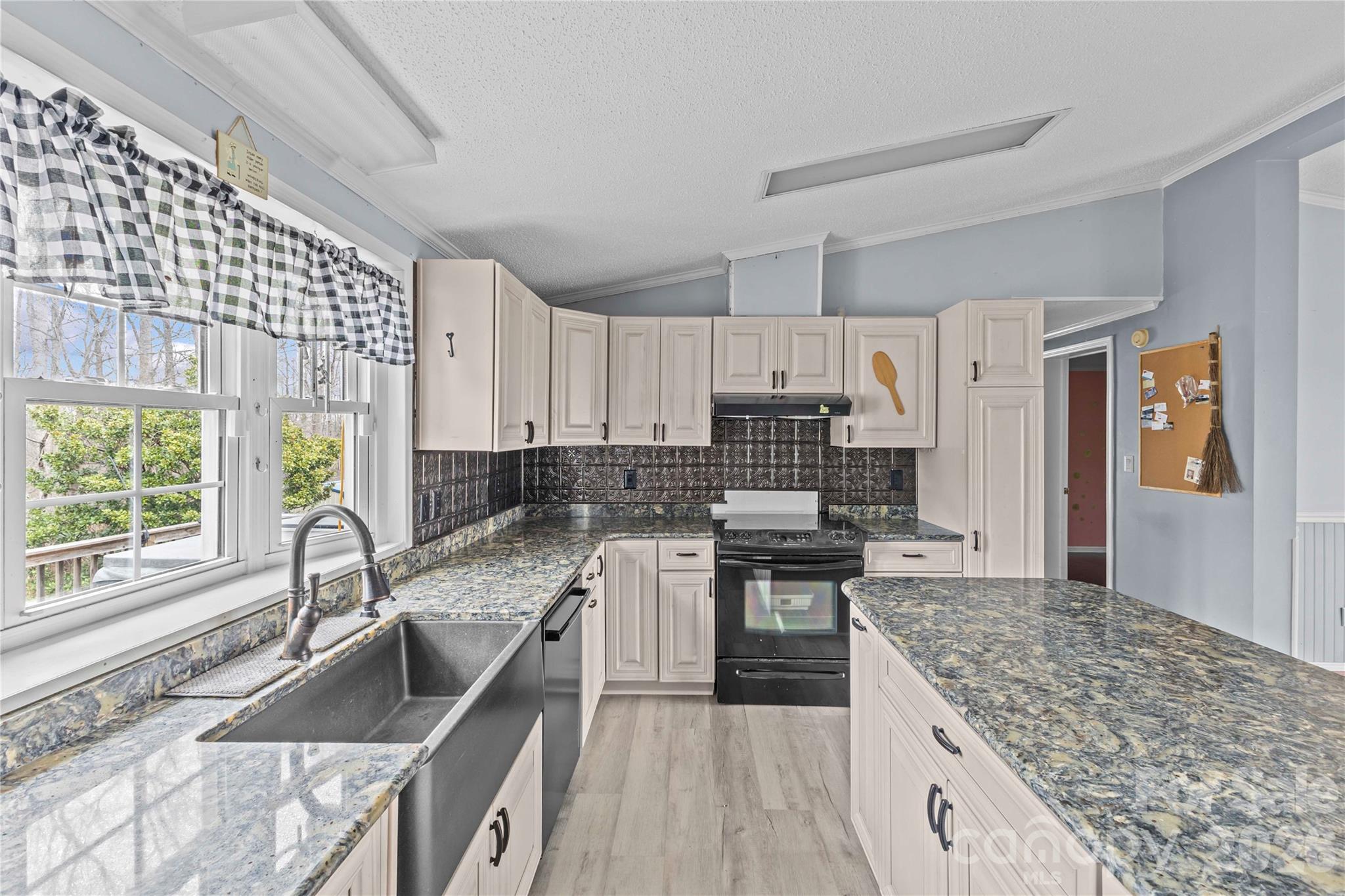 415 Massey Deal Road — Statesville