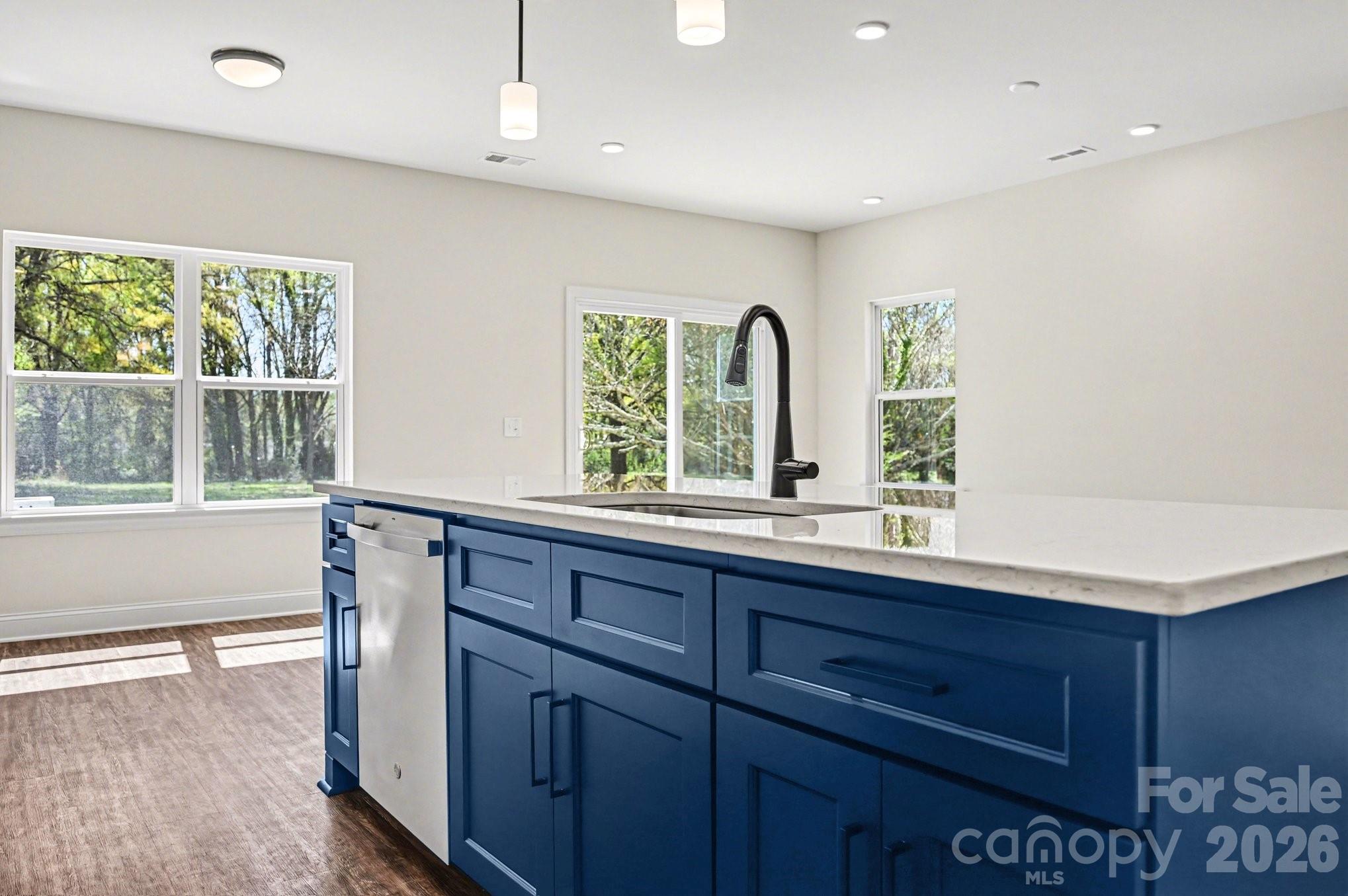 560 W Wilson Avenue — Mooresville