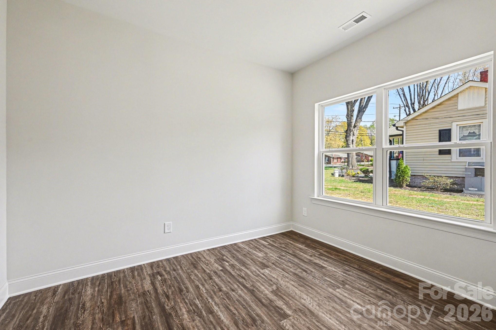560 W Wilson Avenue — Mooresville