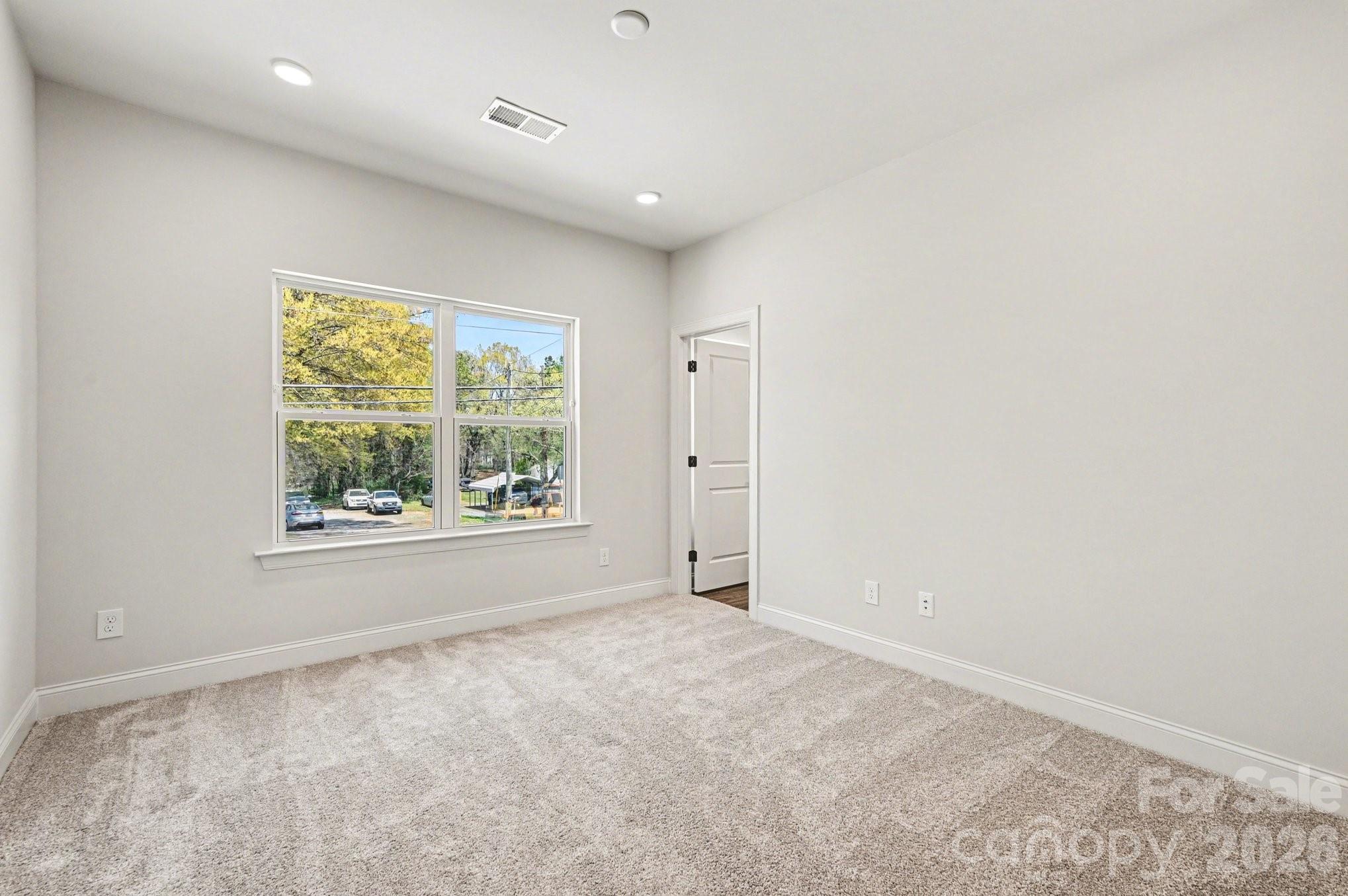 560 W Wilson Avenue — Mooresville