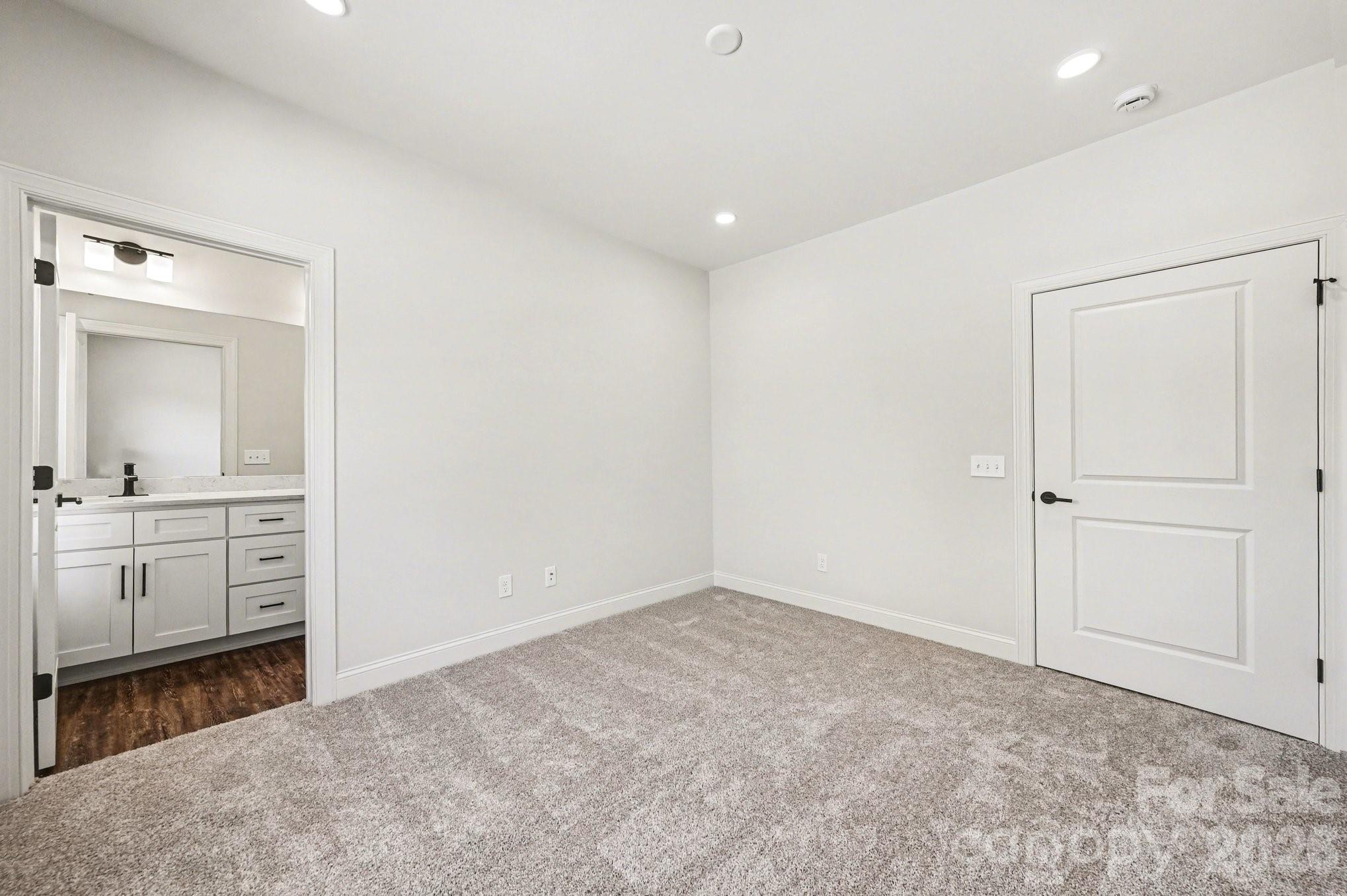 560 W Wilson Avenue — Mooresville