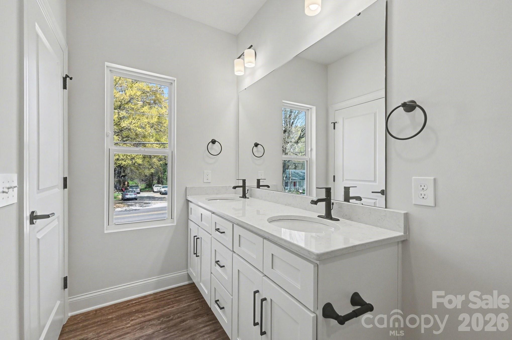 560 W Wilson Avenue — Mooresville