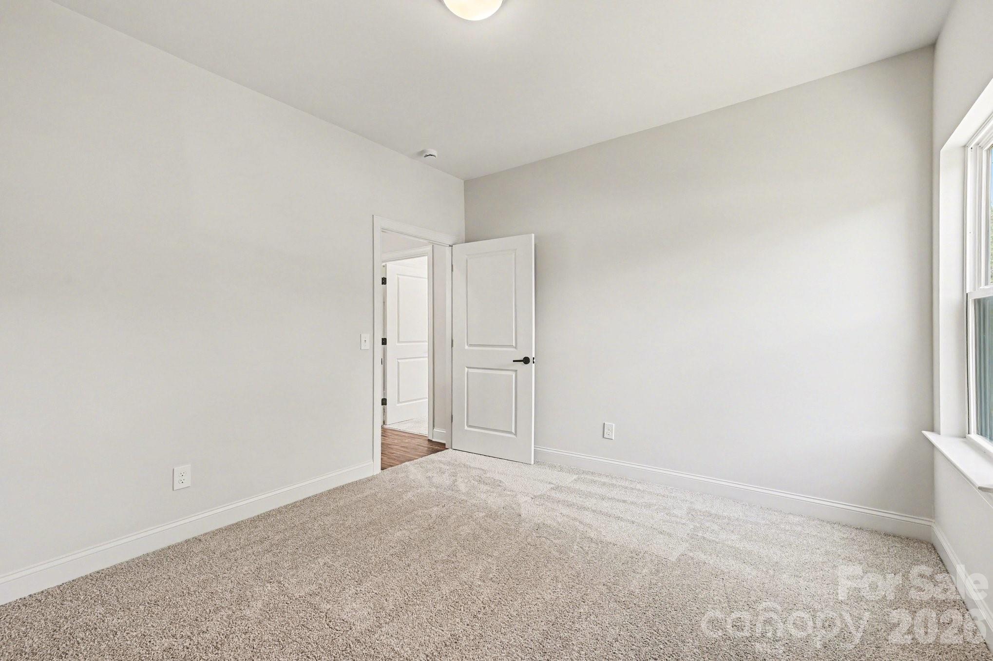 560 W Wilson Avenue — Mooresville