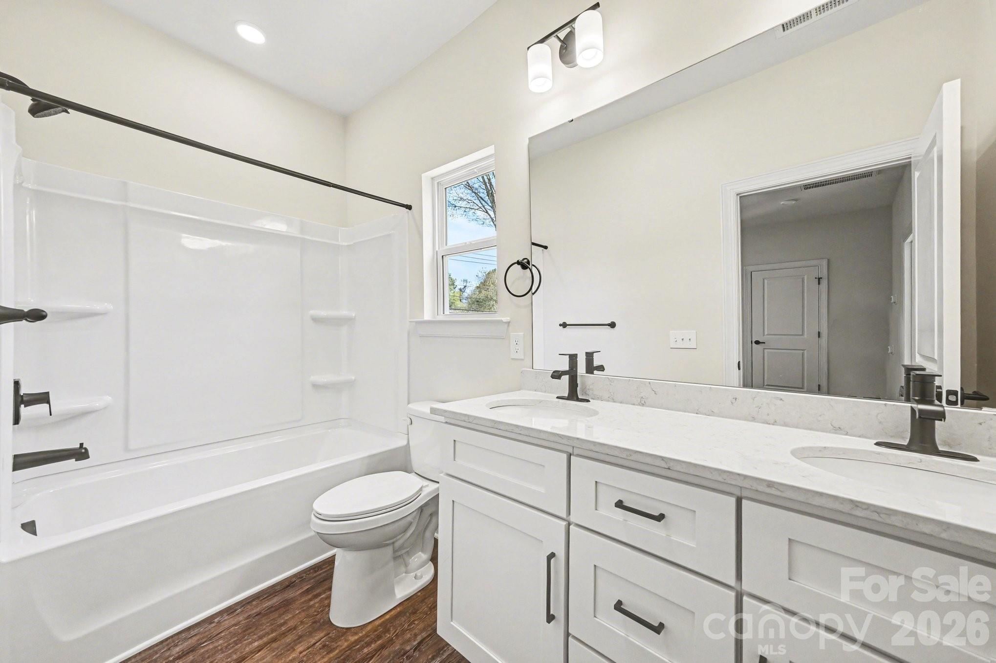 560 W Wilson Avenue — Mooresville