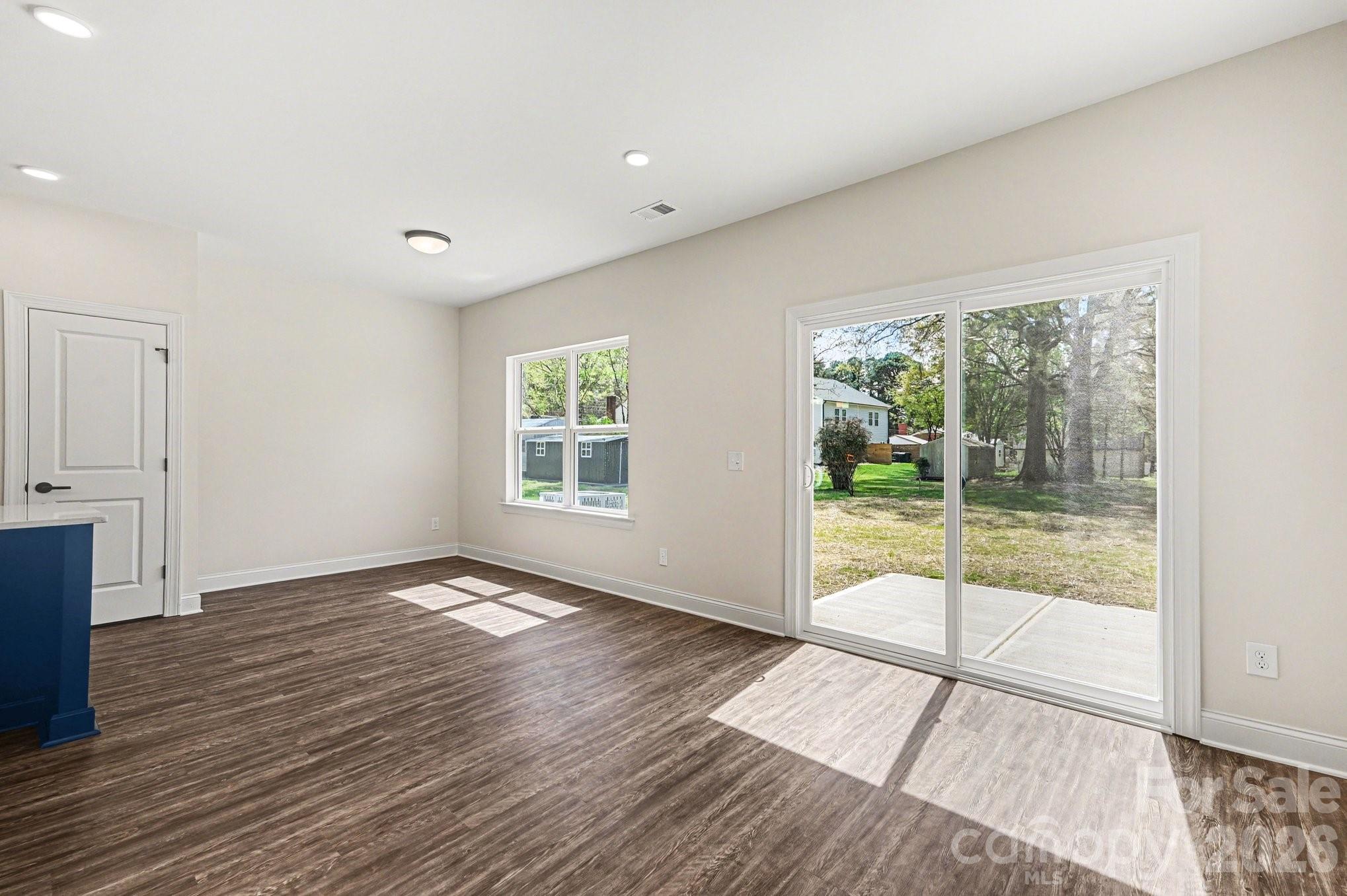 560 W Wilson Avenue — Mooresville