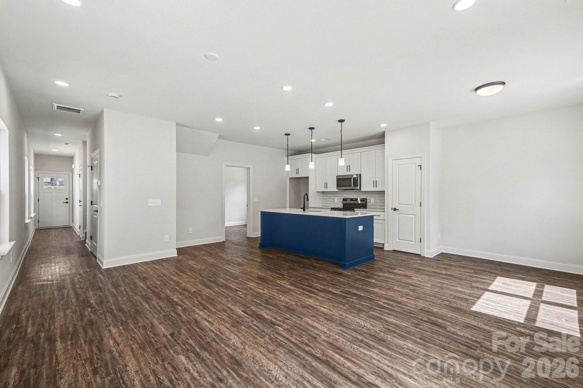 560 W Wilson Avenue — Mooresville