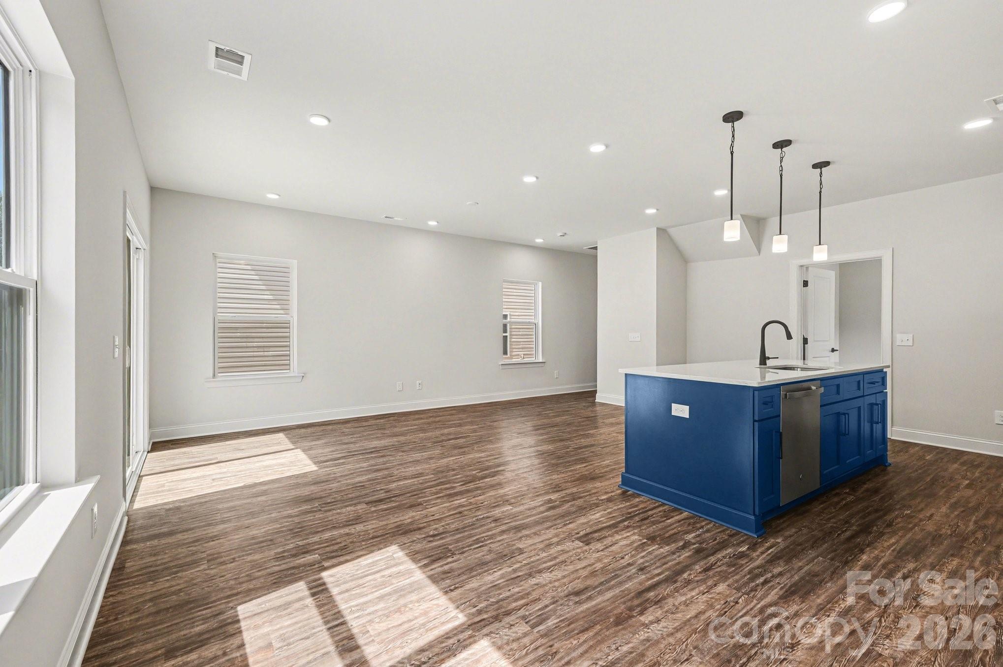 560 W Wilson Avenue — Mooresville