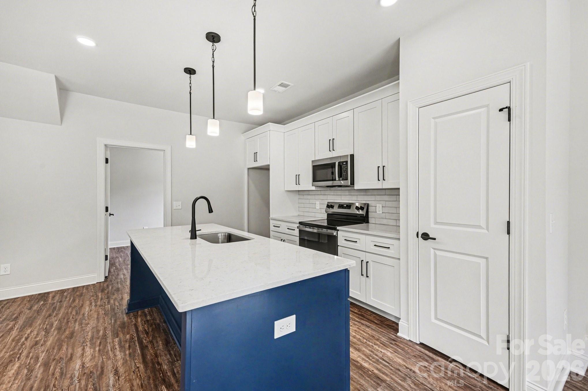 560 W Wilson Avenue — Mooresville