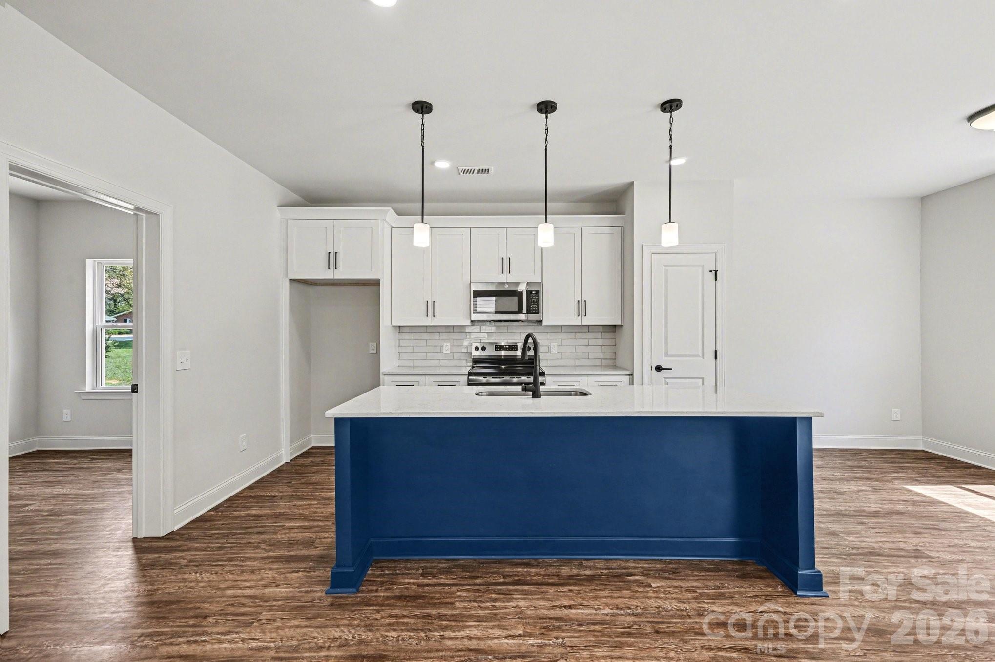 560 W Wilson Avenue — Mooresville
