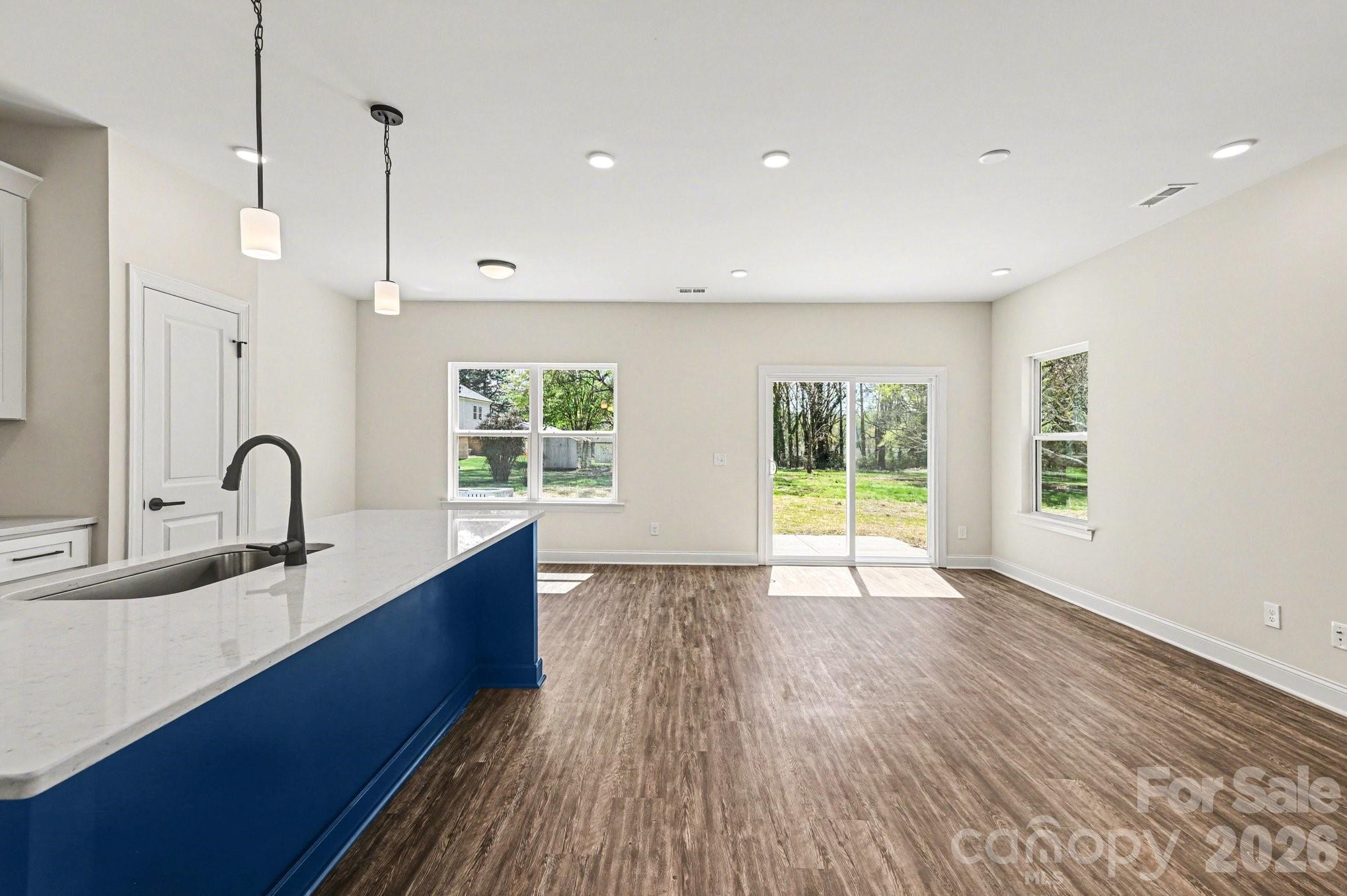 560 W Wilson Avenue — Mooresville