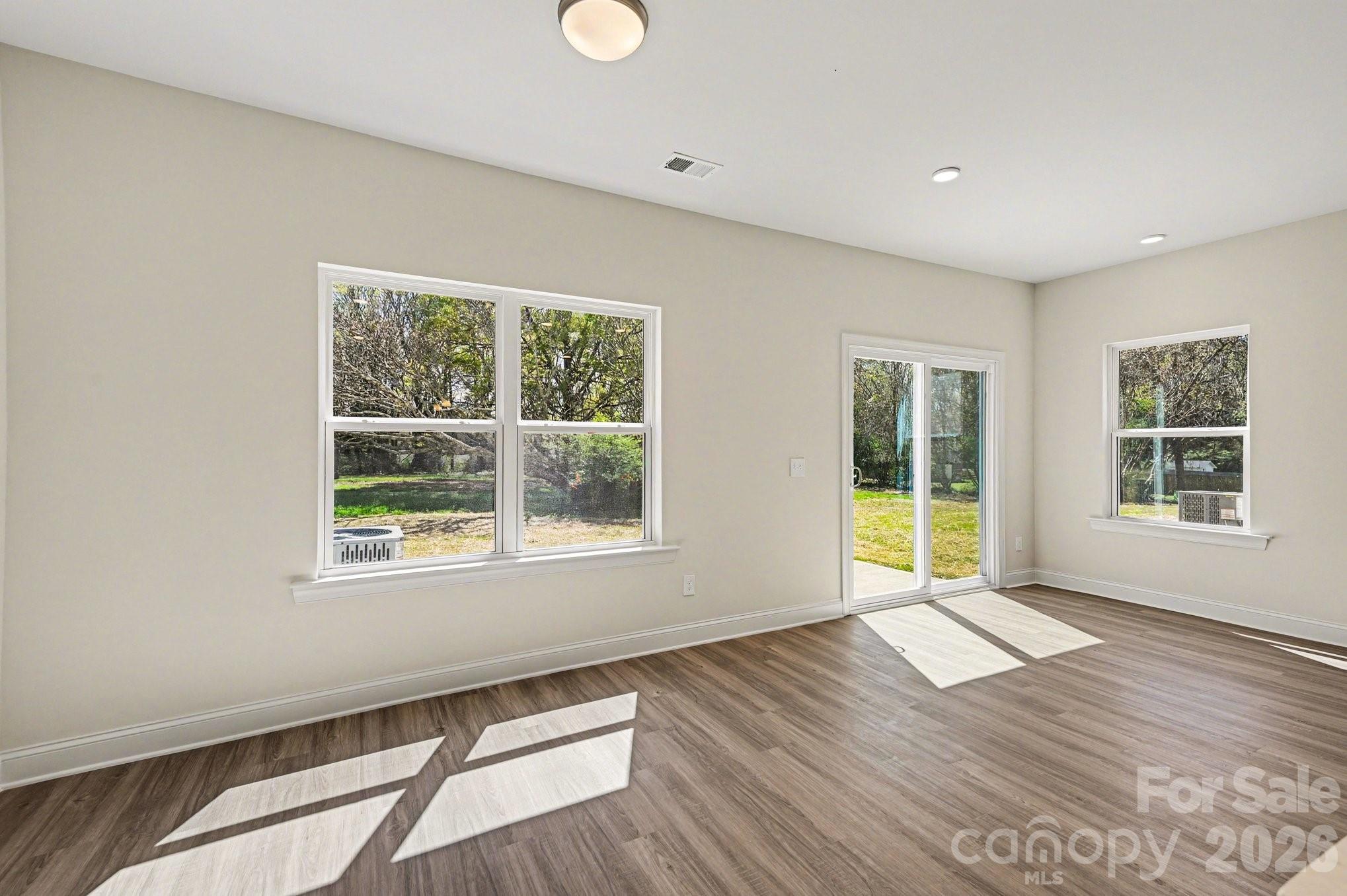 562 W Wilson Avenue — Mooresville