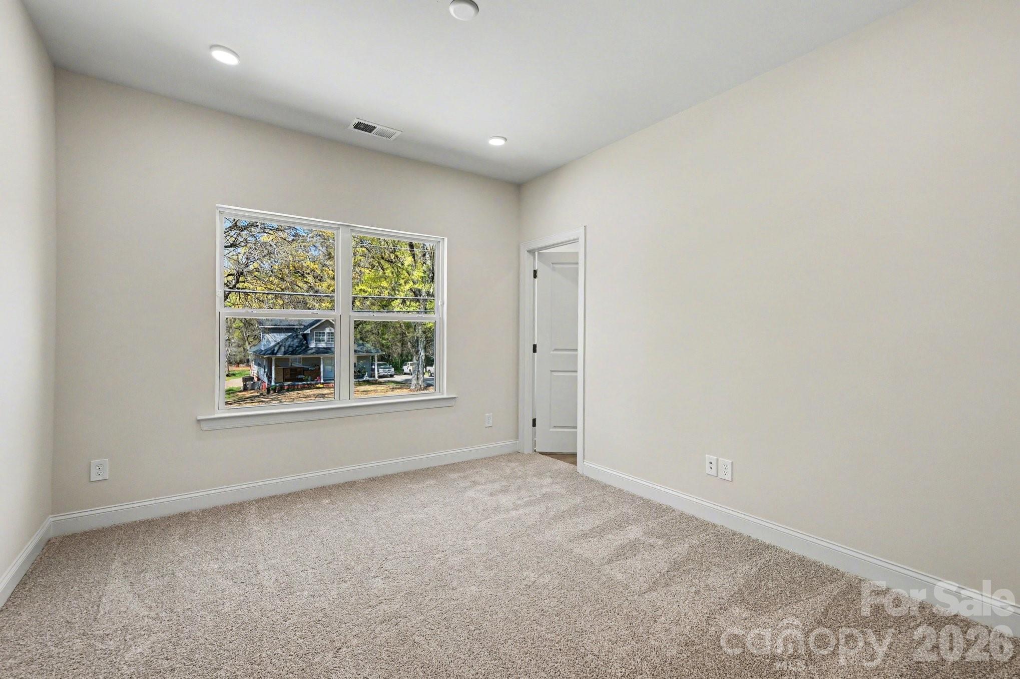 562 W Wilson Avenue — Mooresville