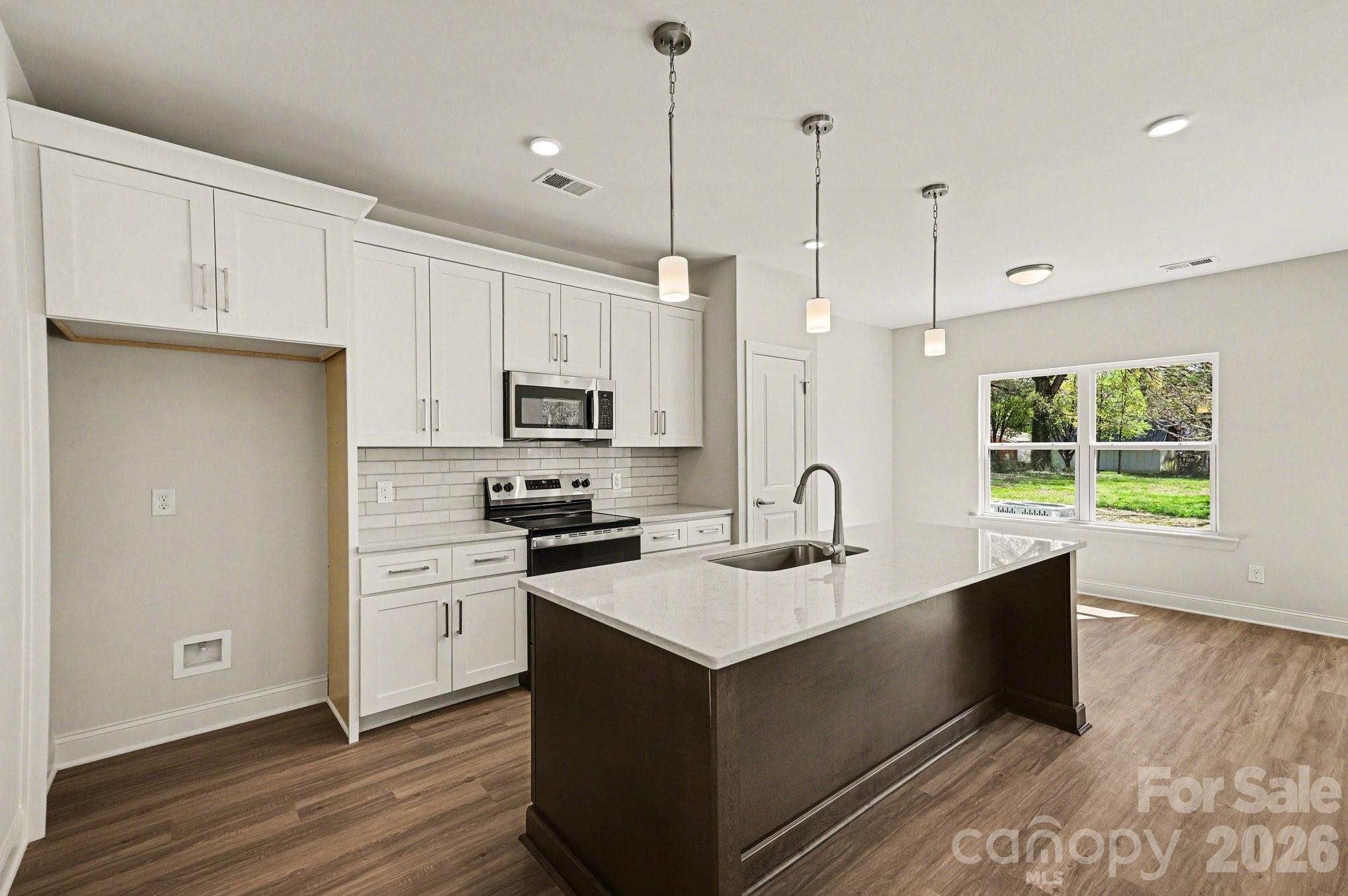 562 W Wilson Avenue — Mooresville