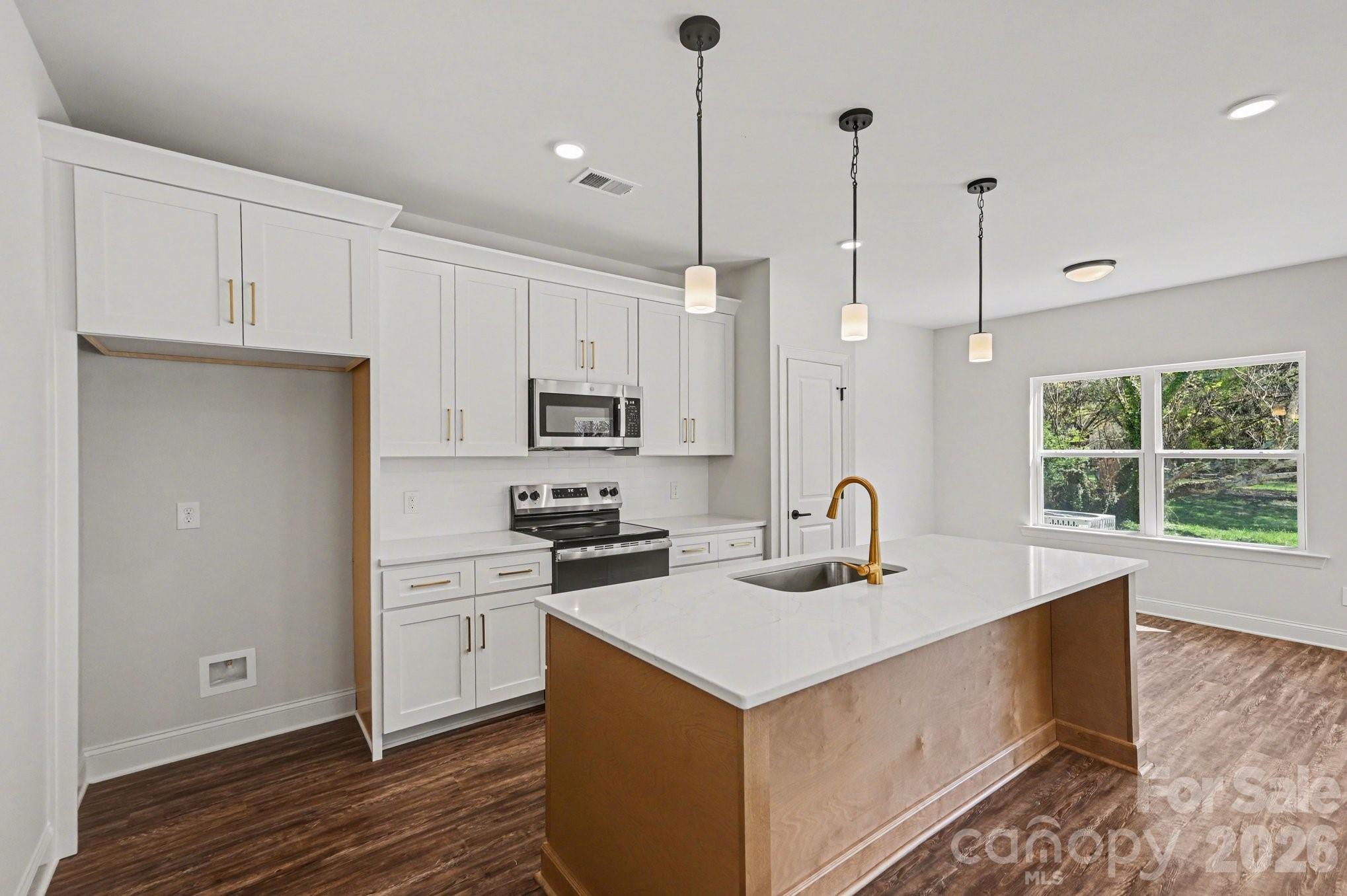 564 W Wilson Avenue — Mooresville