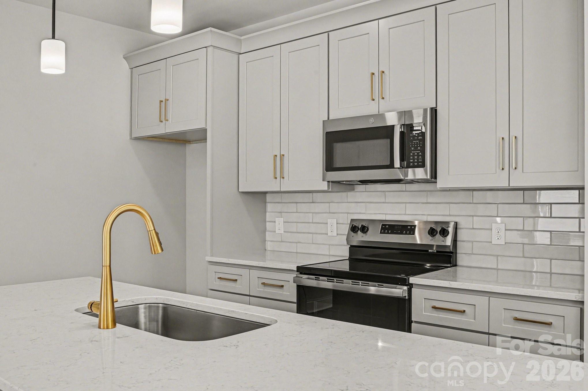 566 W Wilson Avenue — Mooresville