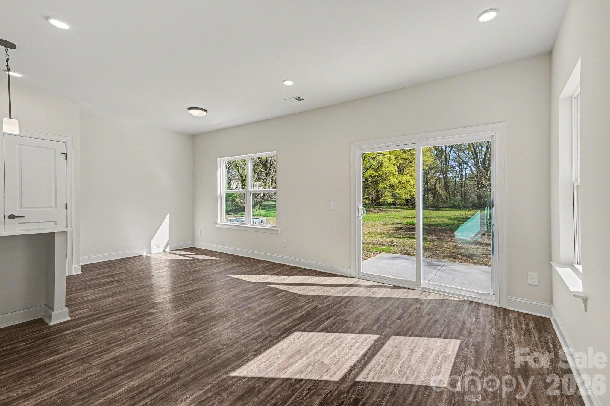 566 W Wilson Avenue — Mooresville
