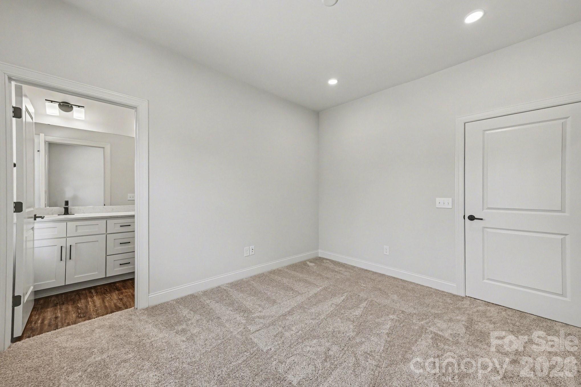 566 W Wilson Avenue — Mooresville