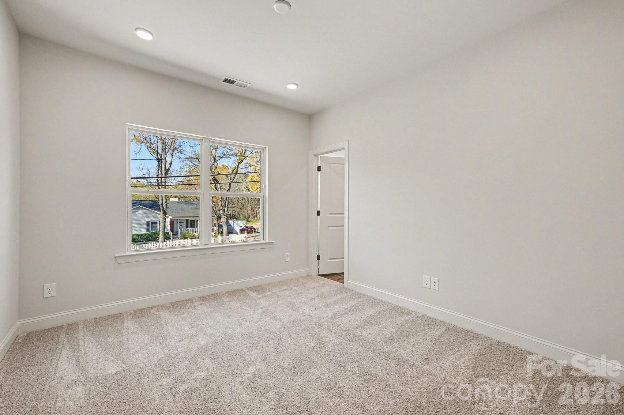 566 W Wilson Avenue — Mooresville