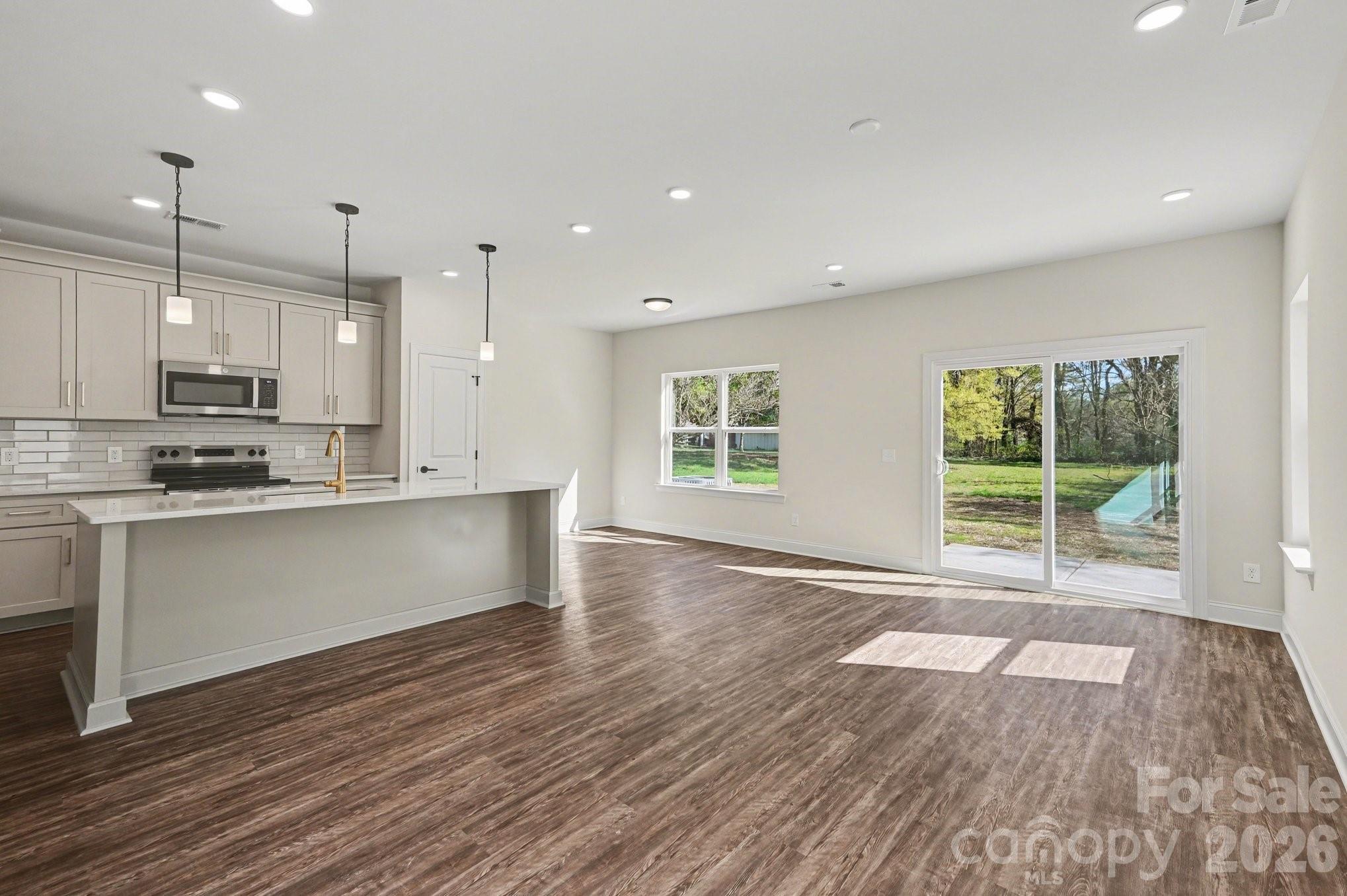 566 W Wilson Avenue — Mooresville