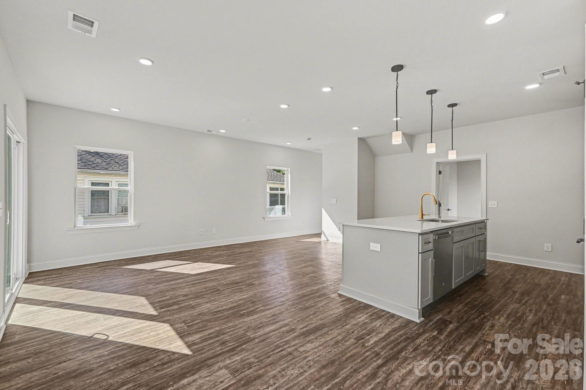 566 W Wilson Avenue — Mooresville