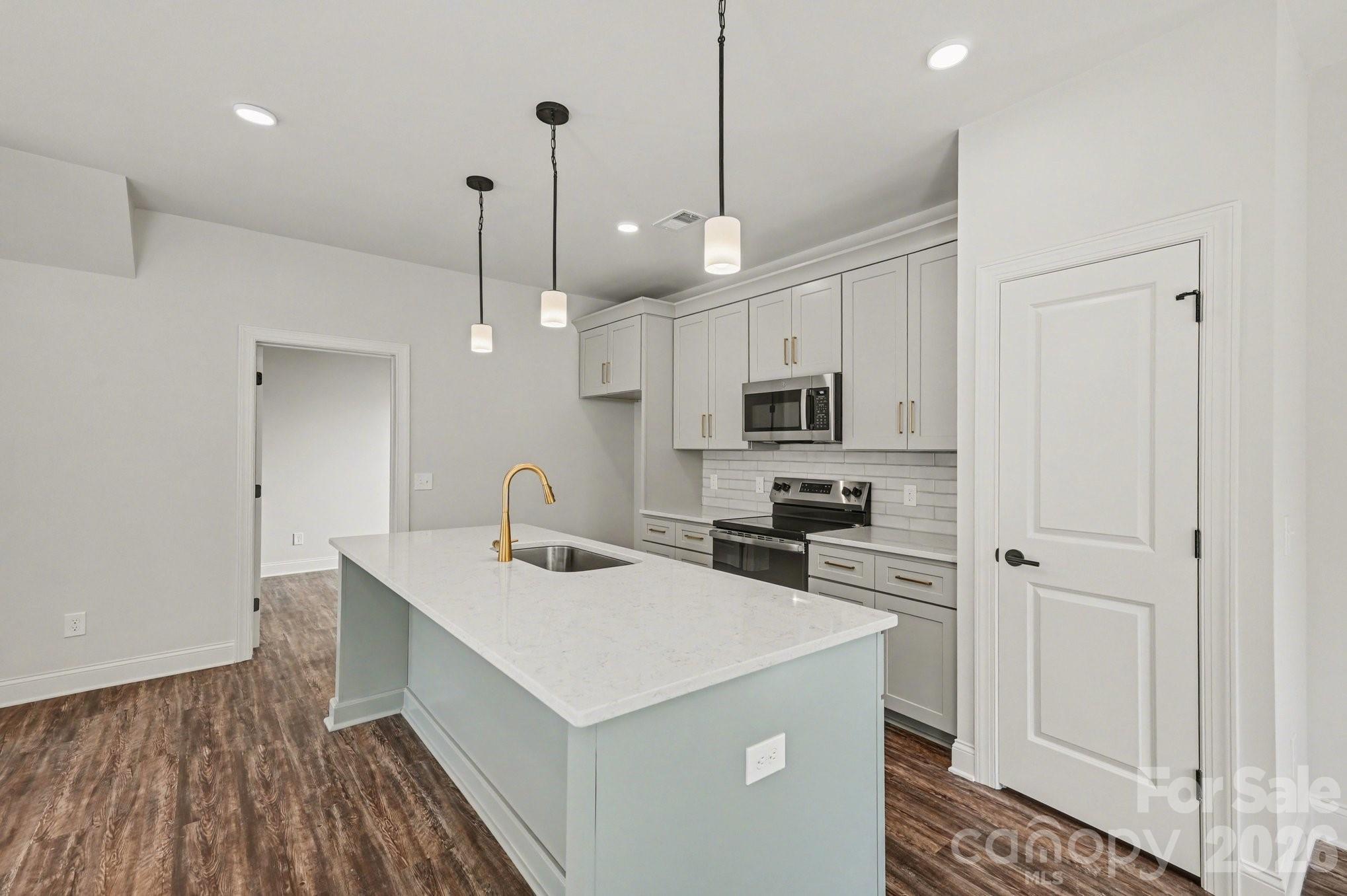 566 W Wilson Avenue — Mooresville