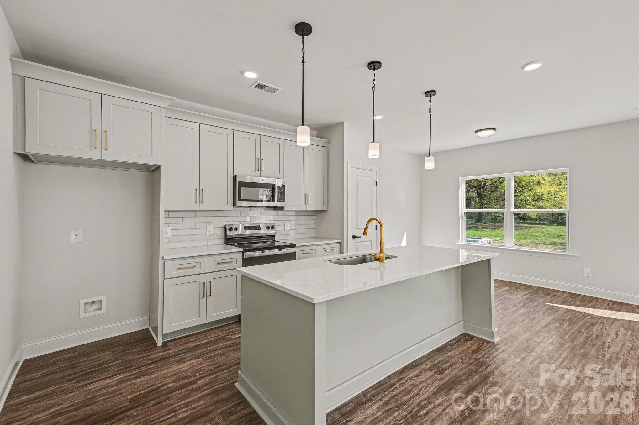 566 W Wilson Avenue — Mooresville
