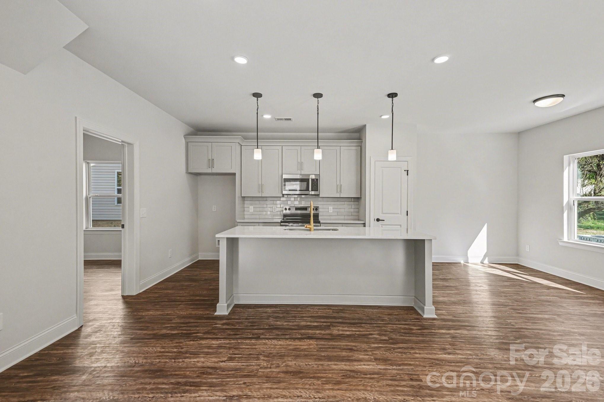 566 W Wilson Avenue — Mooresville