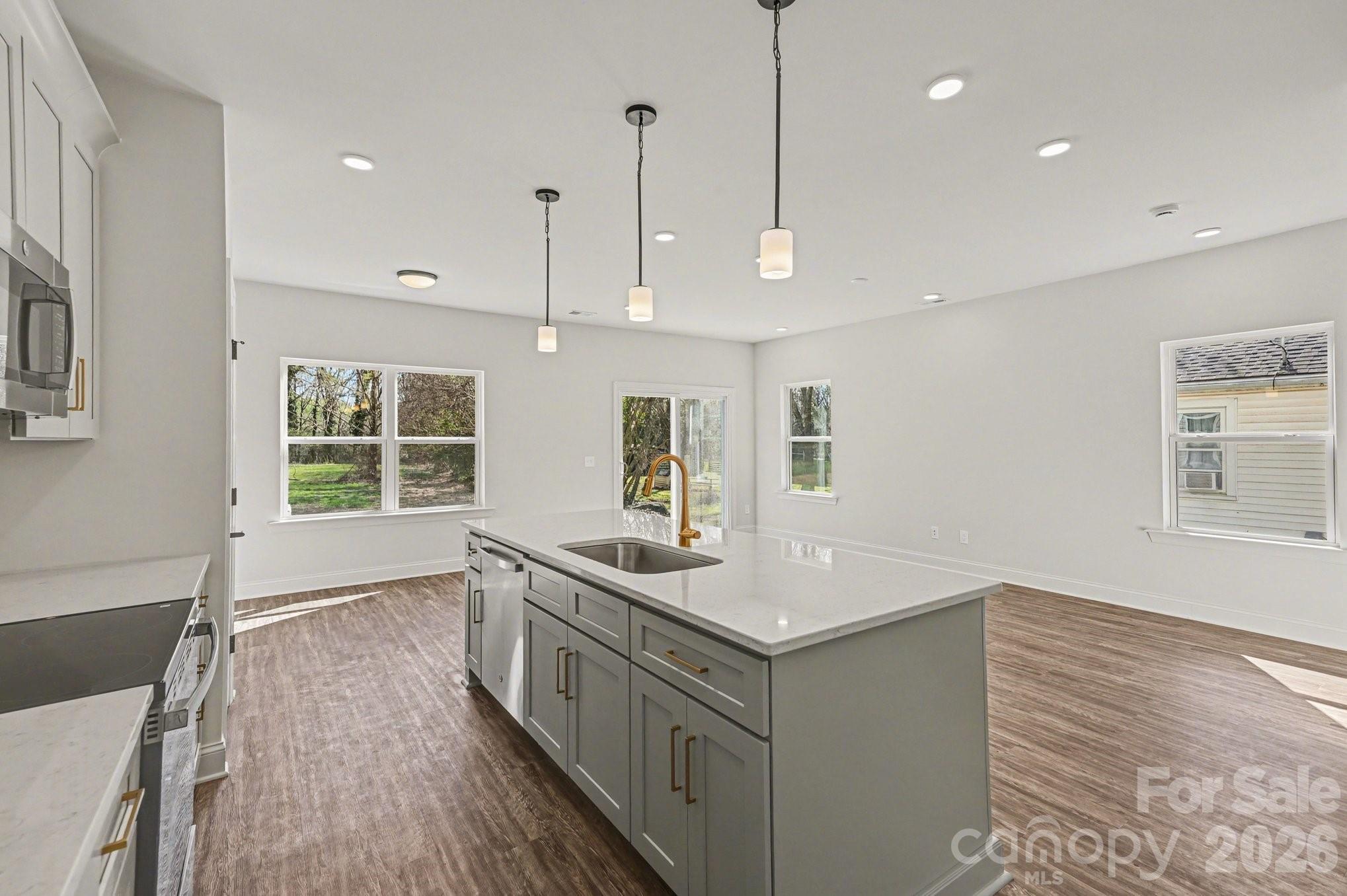 566 W Wilson Avenue — Mooresville