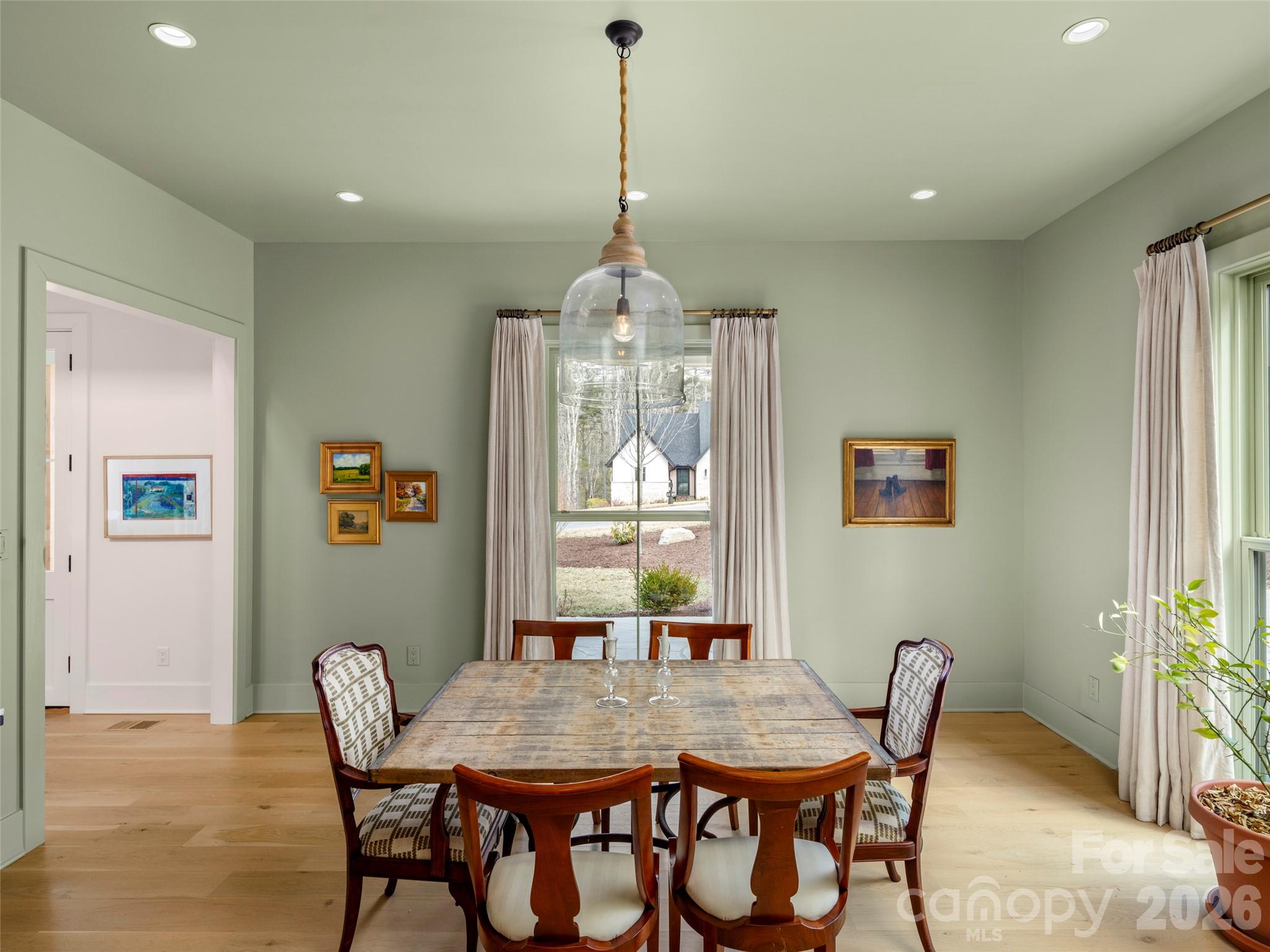 206 Kelmscott Lane — Asheville