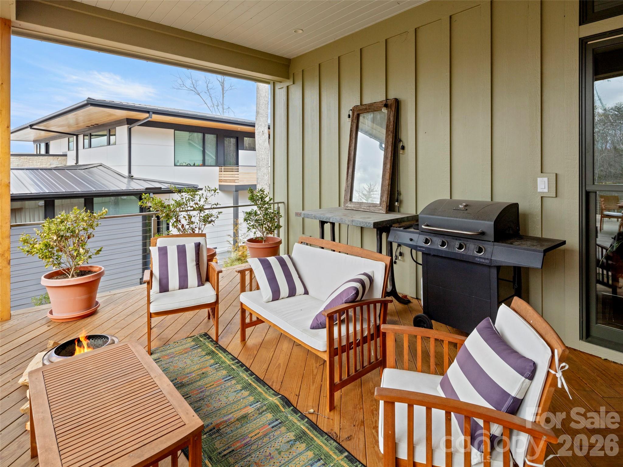 206 Kelmscott Lane — Asheville