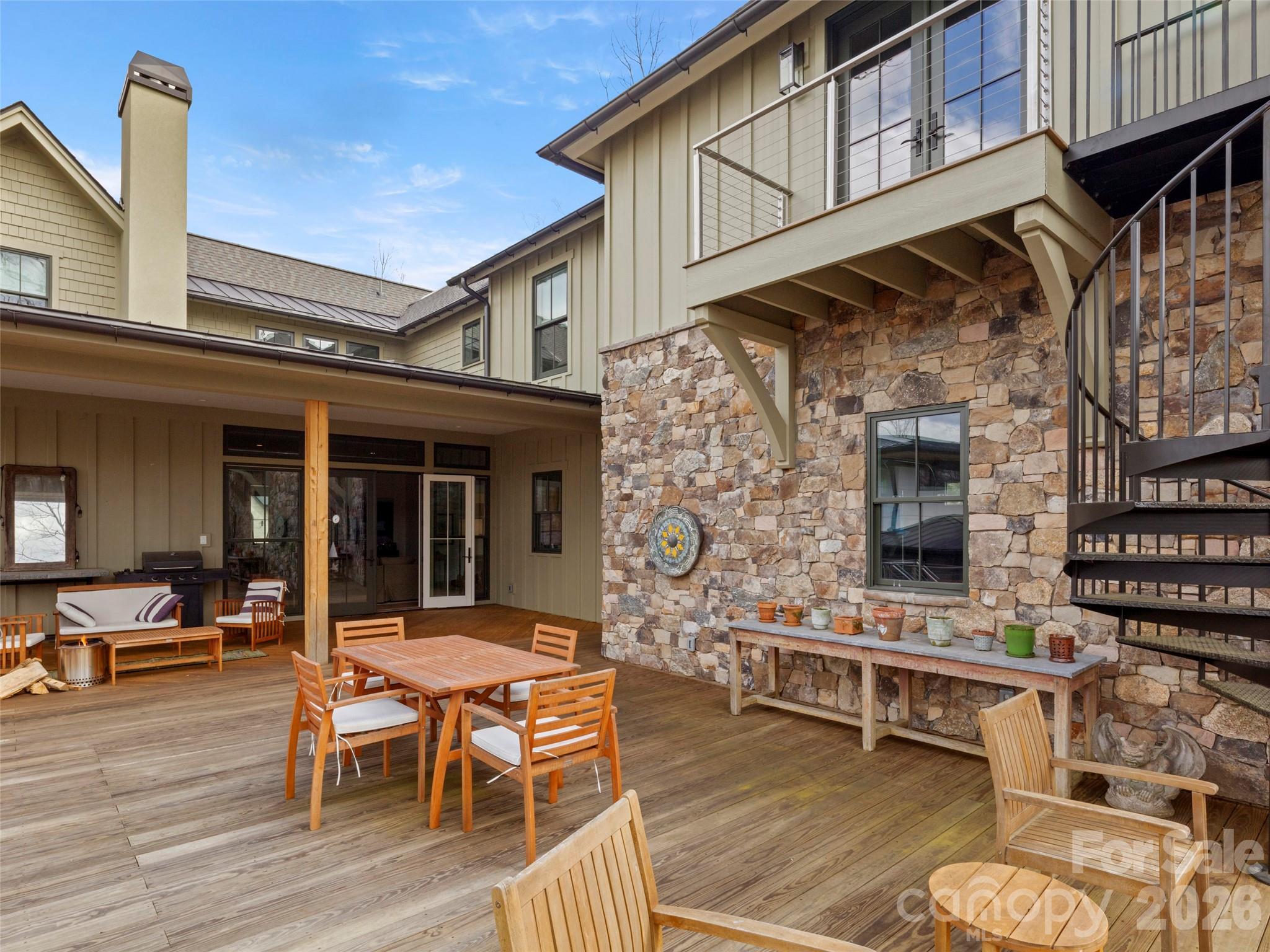 206 Kelmscott Lane — Asheville