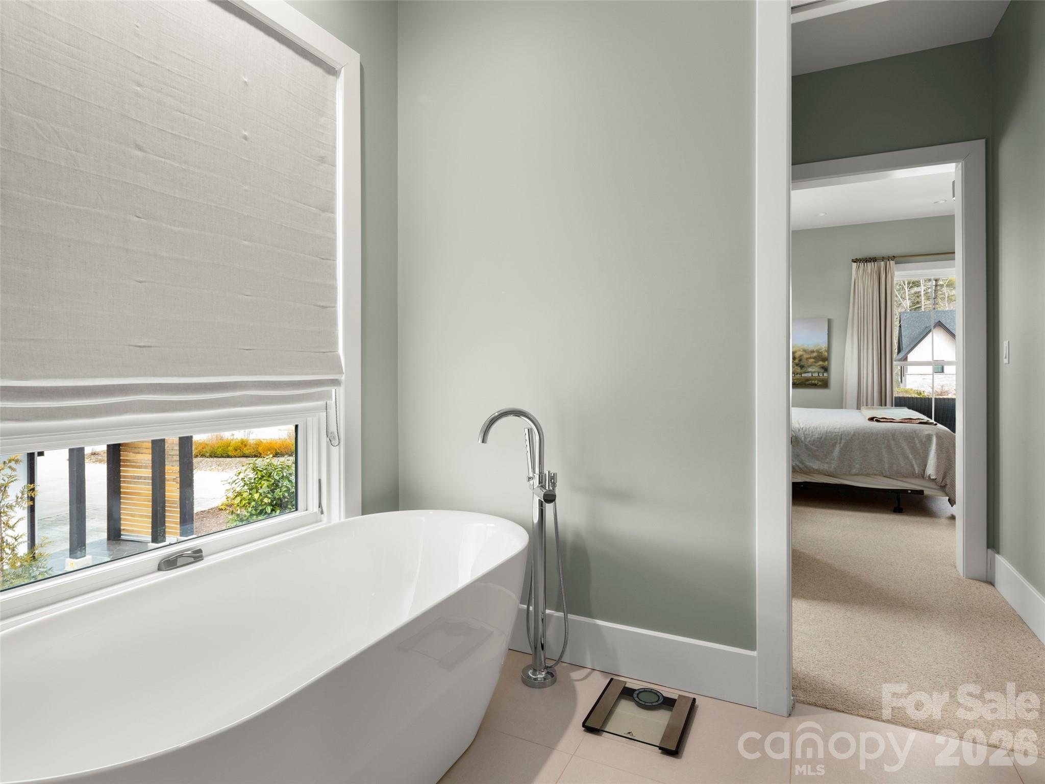 206 Kelmscott Lane — Asheville