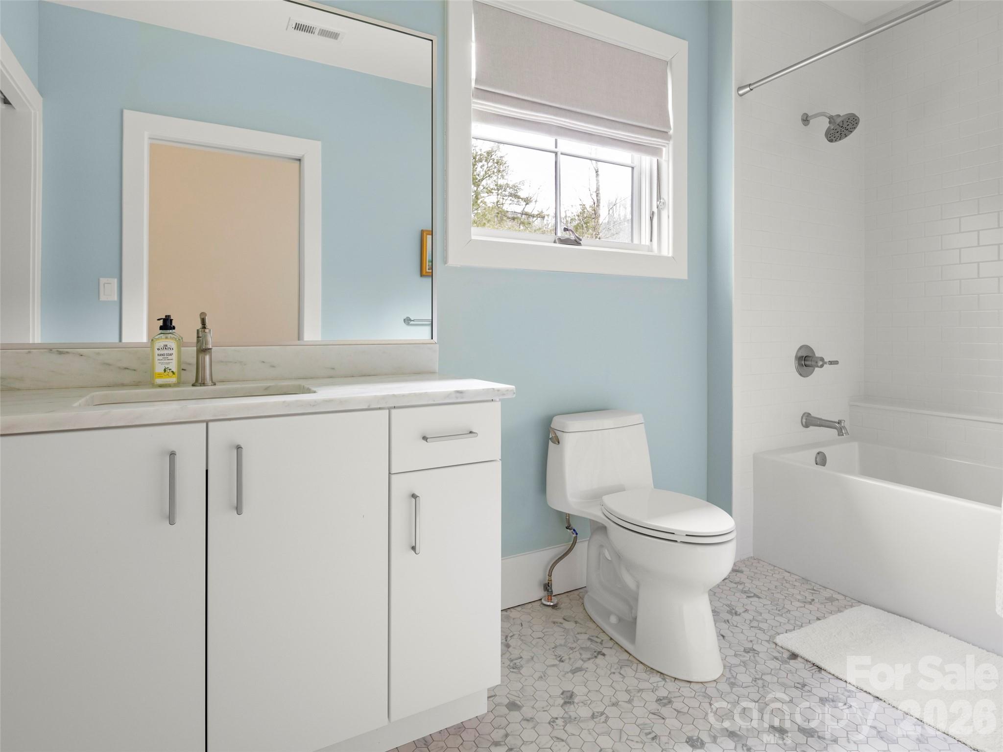 206 Kelmscott Lane — Asheville