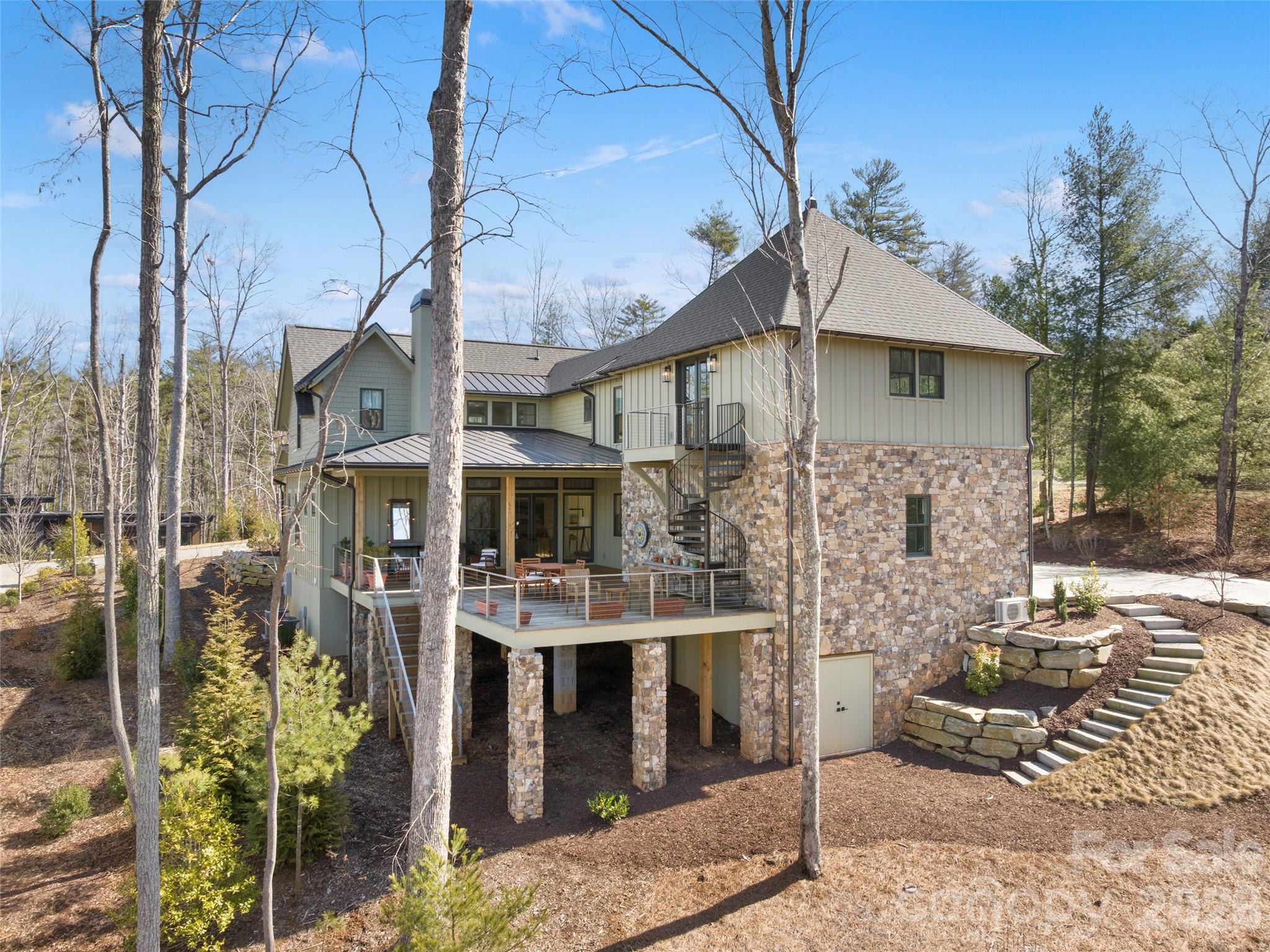 206 Kelmscott Lane — Asheville
