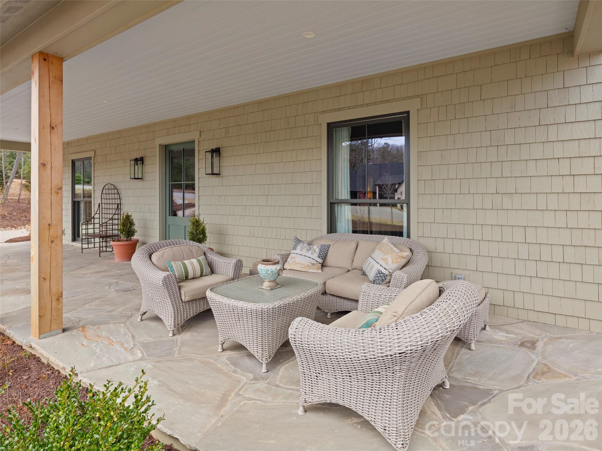 206 Kelmscott Lane — Asheville