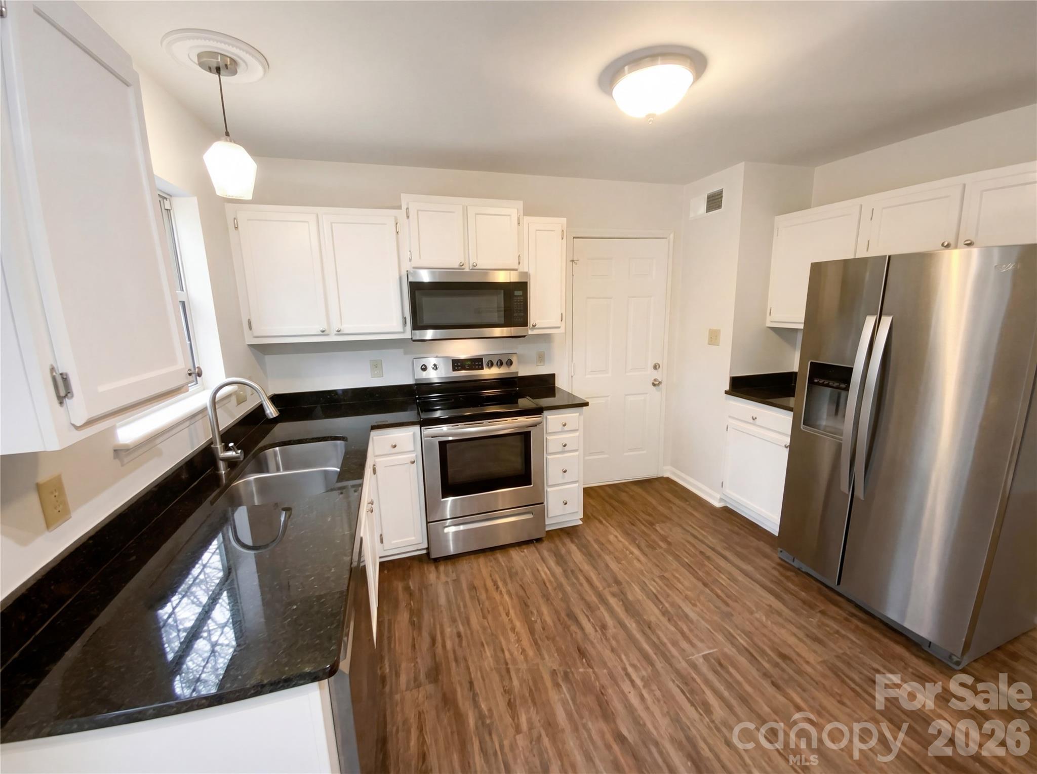 5719 Rocbridge Lane — Charlotte