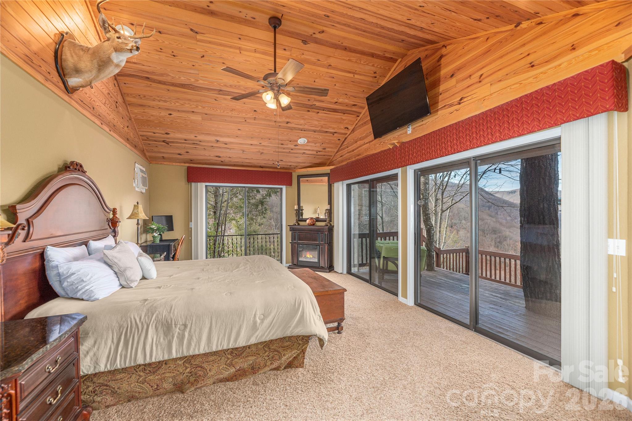 236 Dove Drive — Maggie Valley