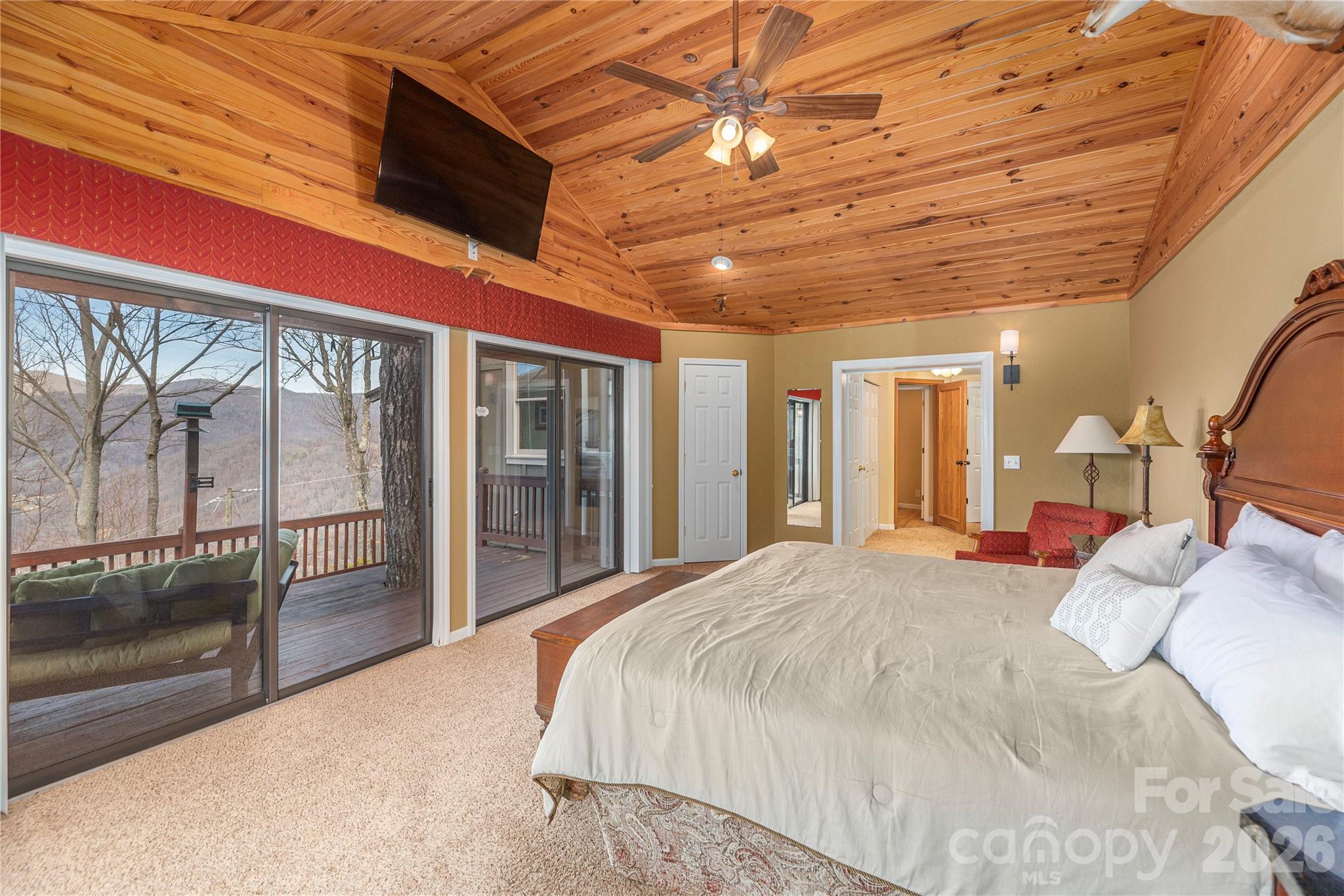 236 Dove Drive — Maggie Valley