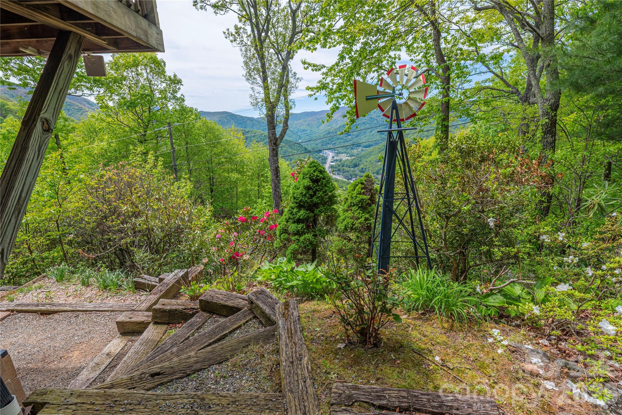 236 Dove Drive — Maggie Valley