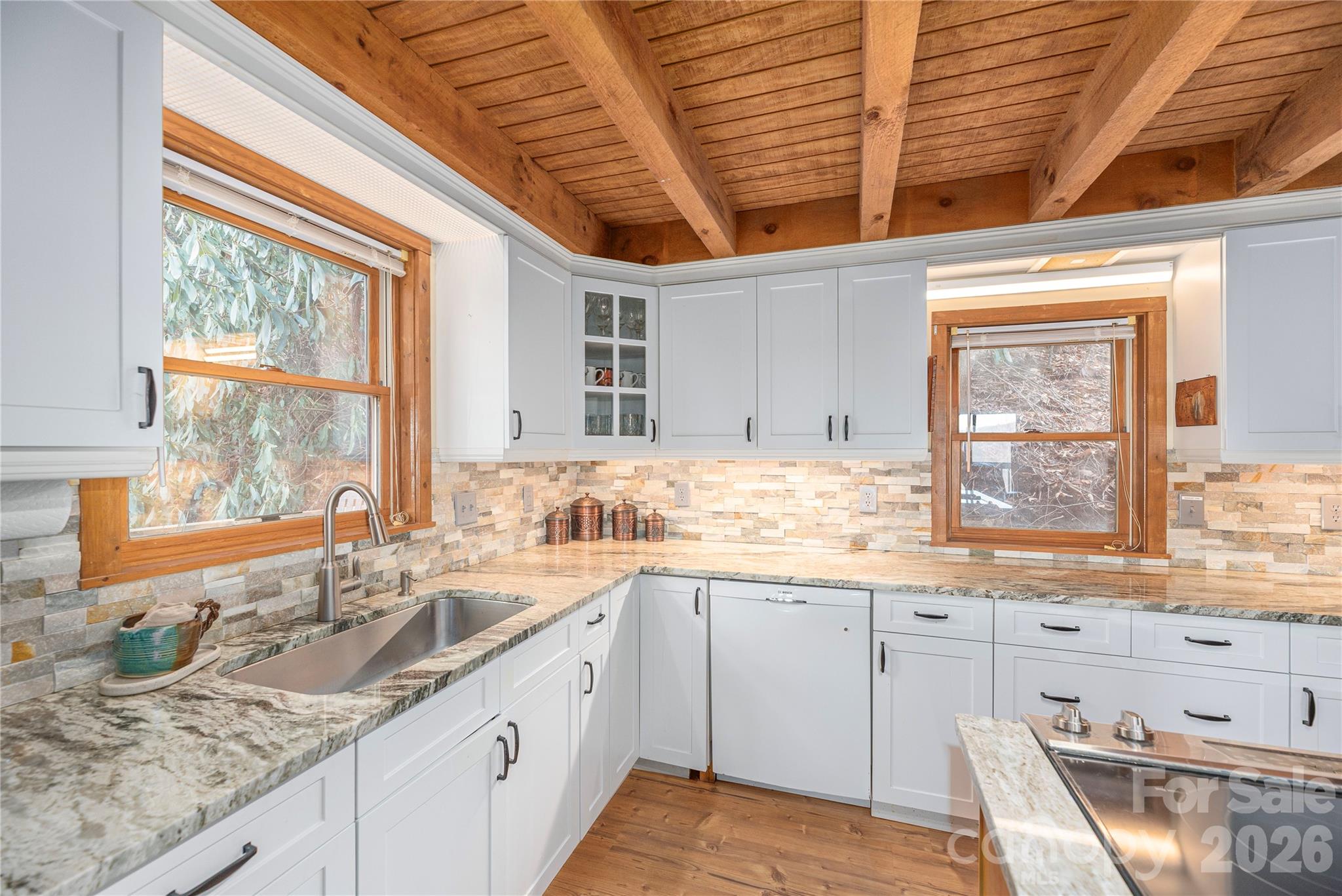 236 Dove Drive — Maggie Valley