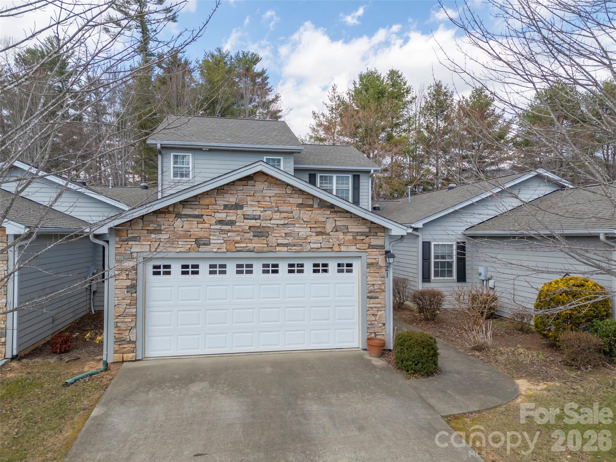 21 Holiday Drive — Arden