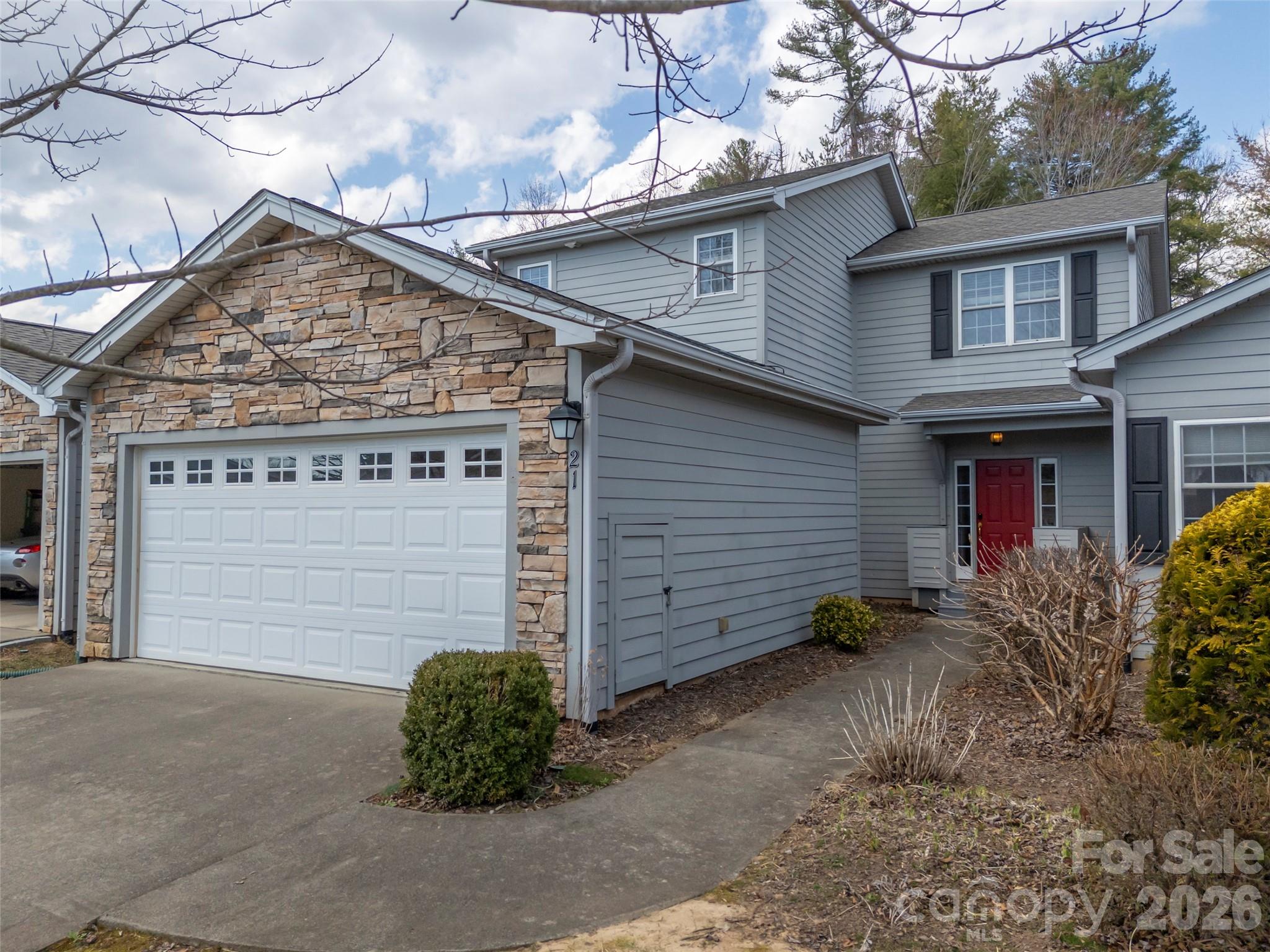 21 Holiday Drive — Arden