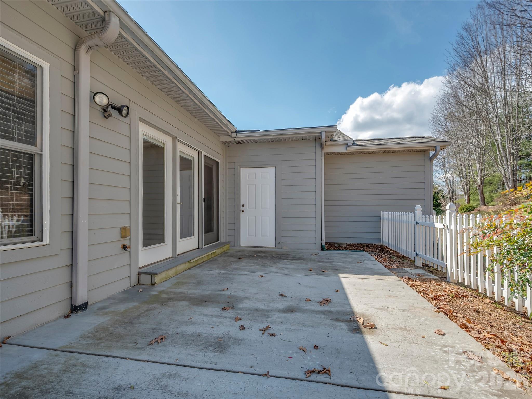 21 Holiday Drive — Arden