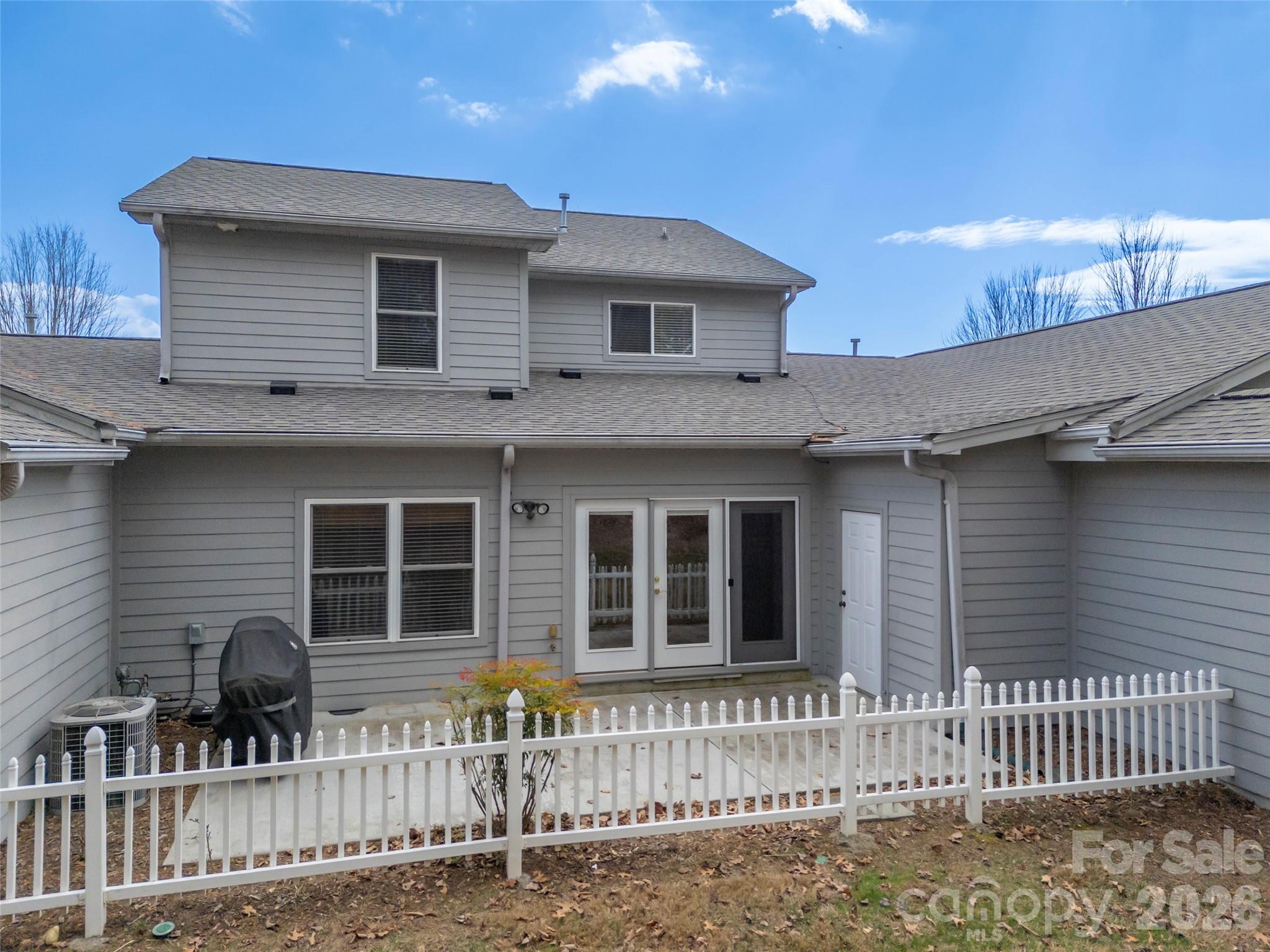 21 Holiday Drive — Arden
