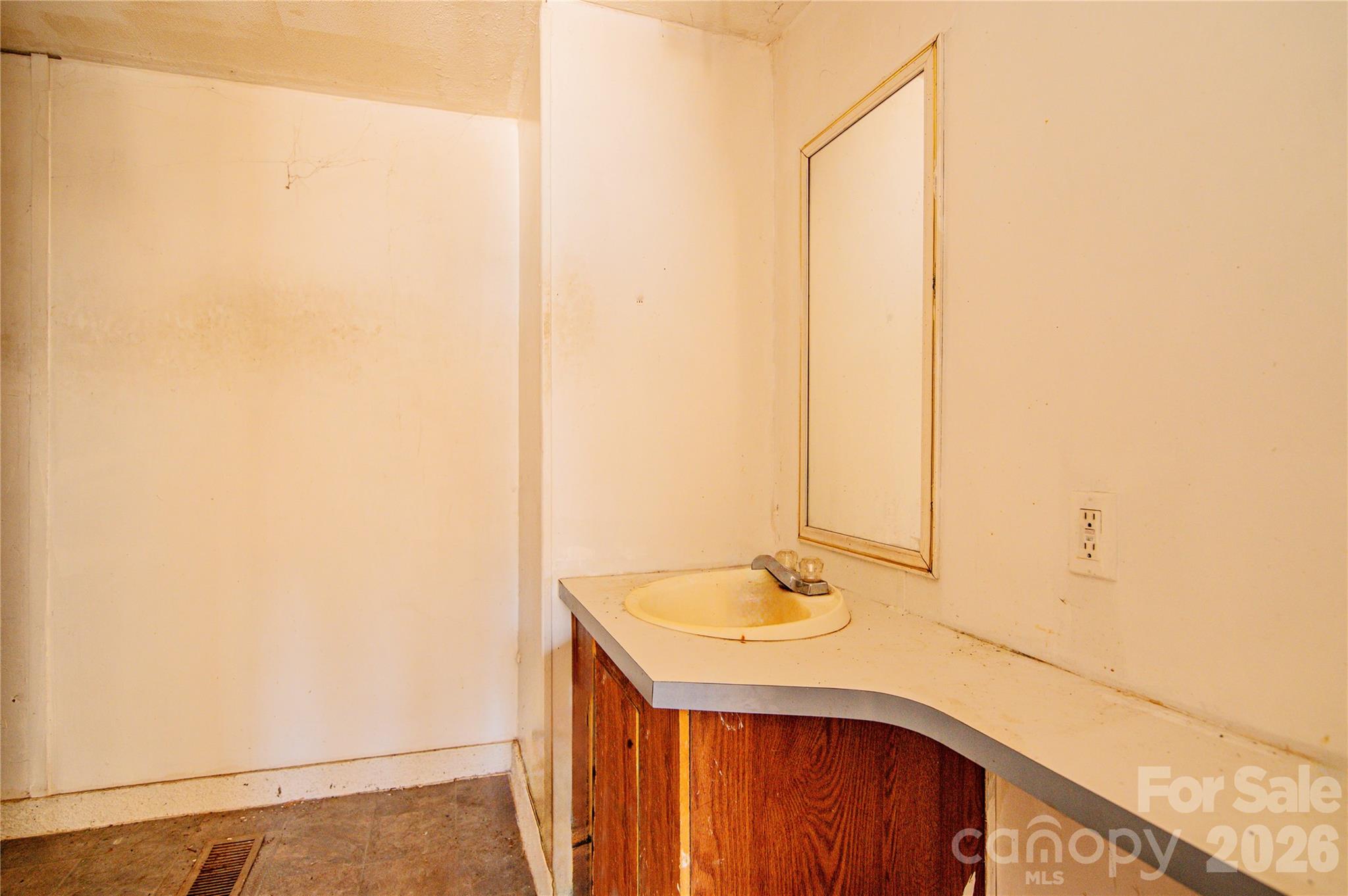 682 Grant Drive — Roanoke Rapids