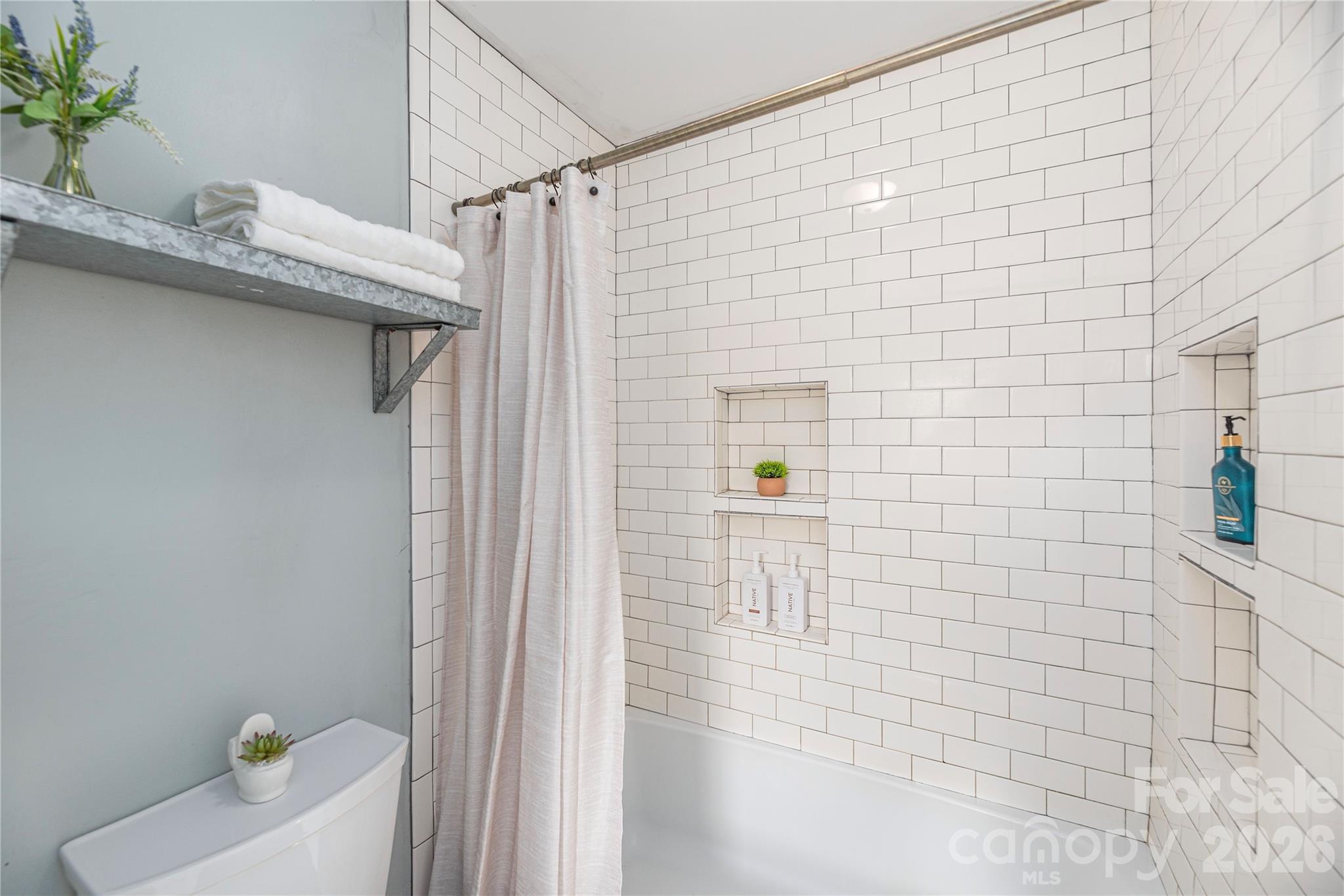 85 Dawn Lane — Canton